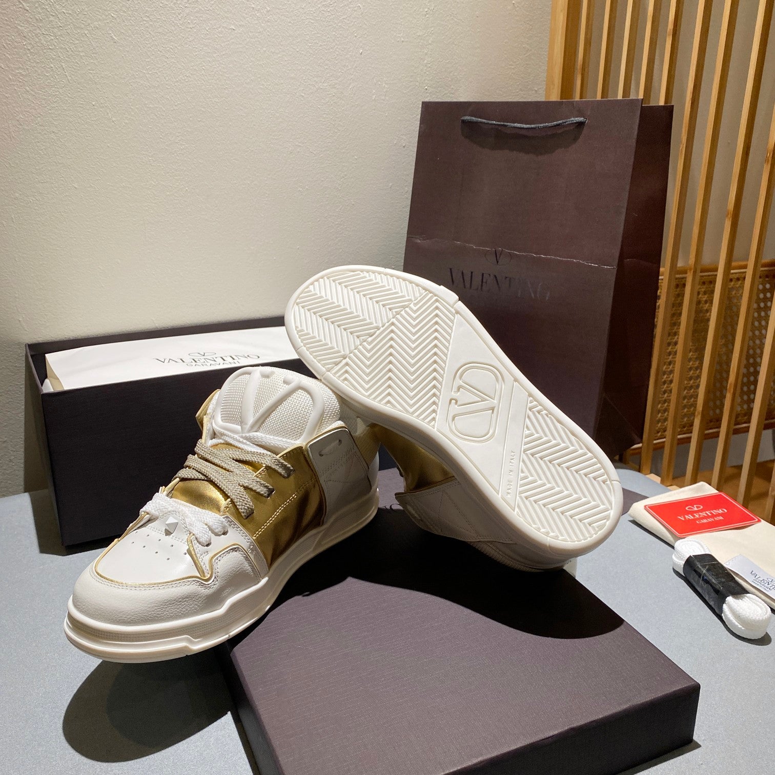 LuxluxHouse Best Quality Shoes Valentino