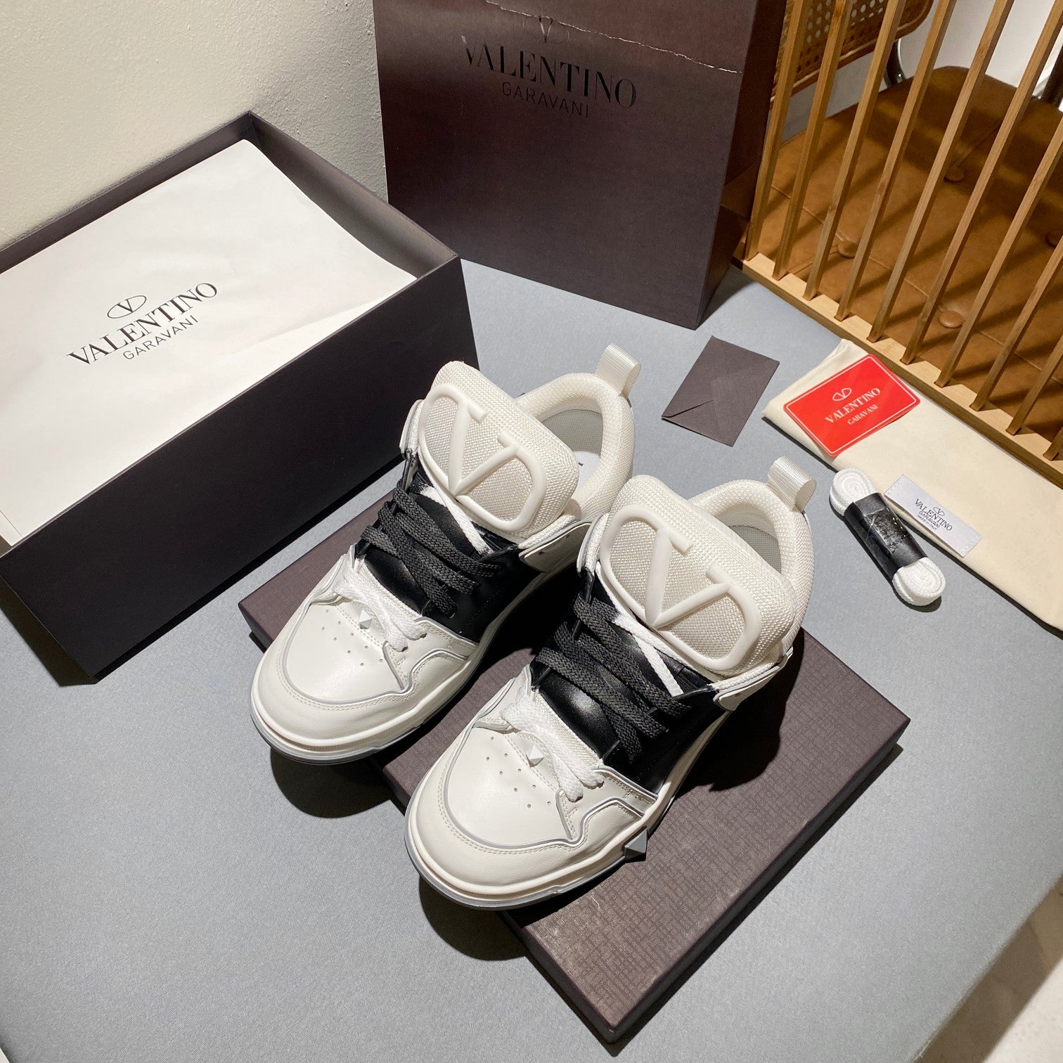 LuxluxHouse Best Quality Shoes Valentino