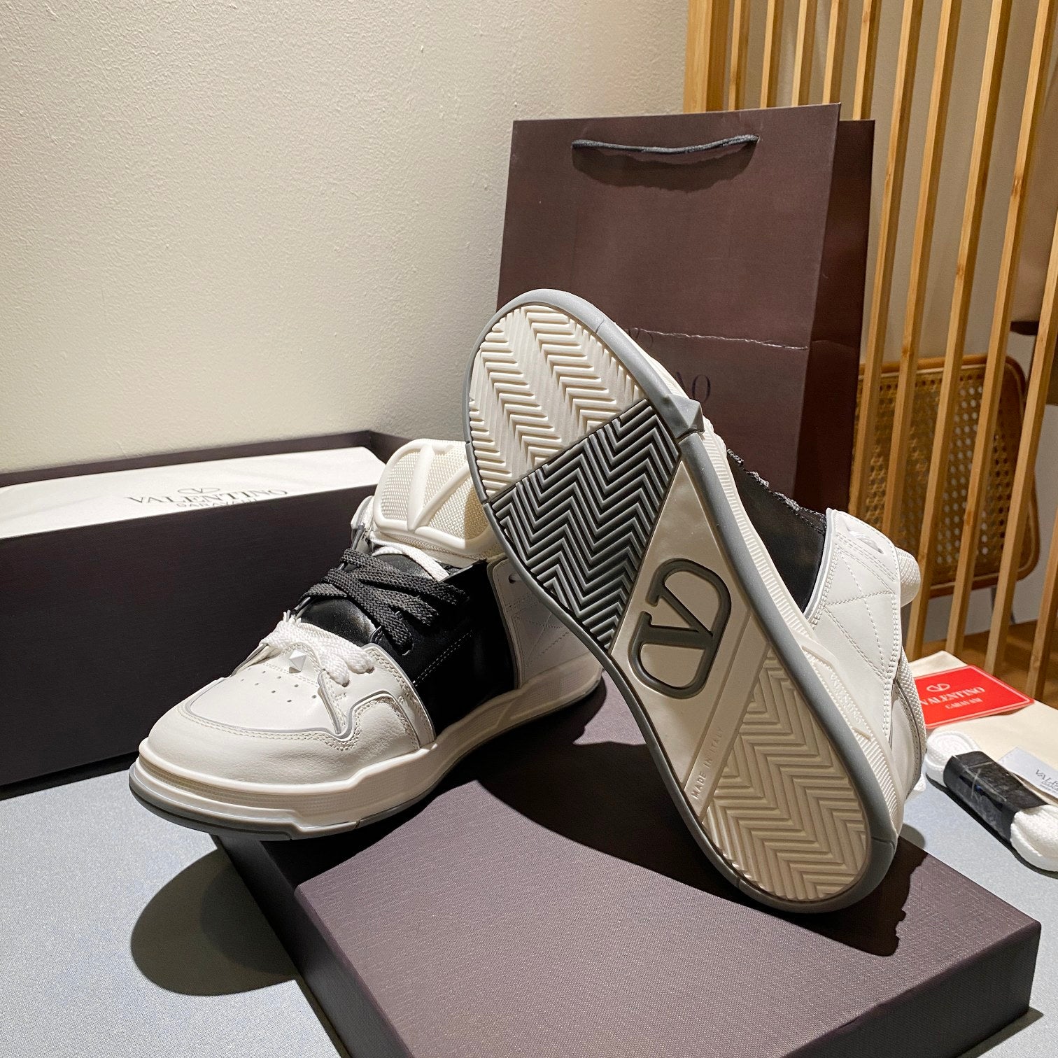 LuxluxHouse Best Quality Shoes Valentino