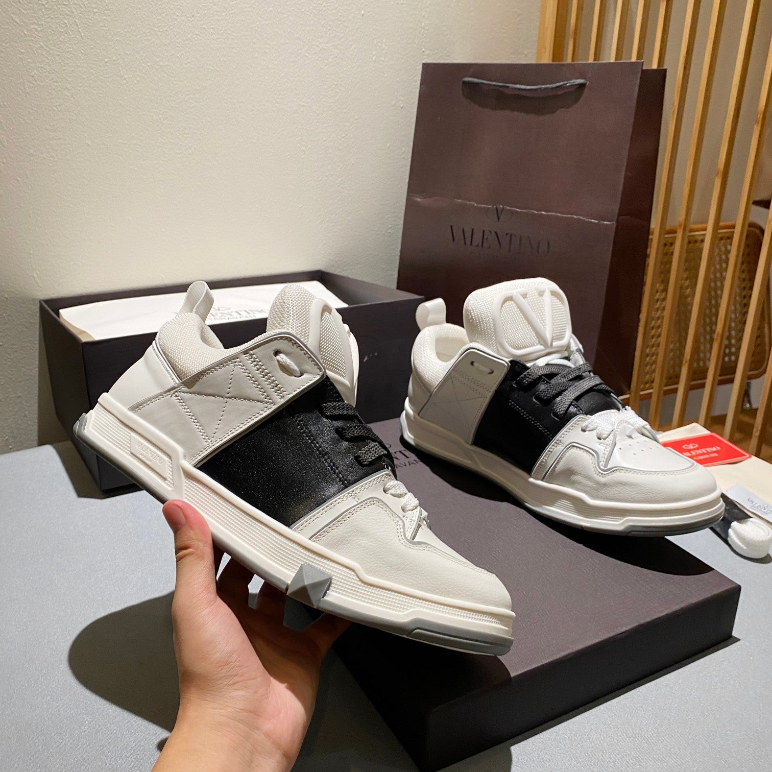 LuxluxHouse Best Quality Shoes Valentino