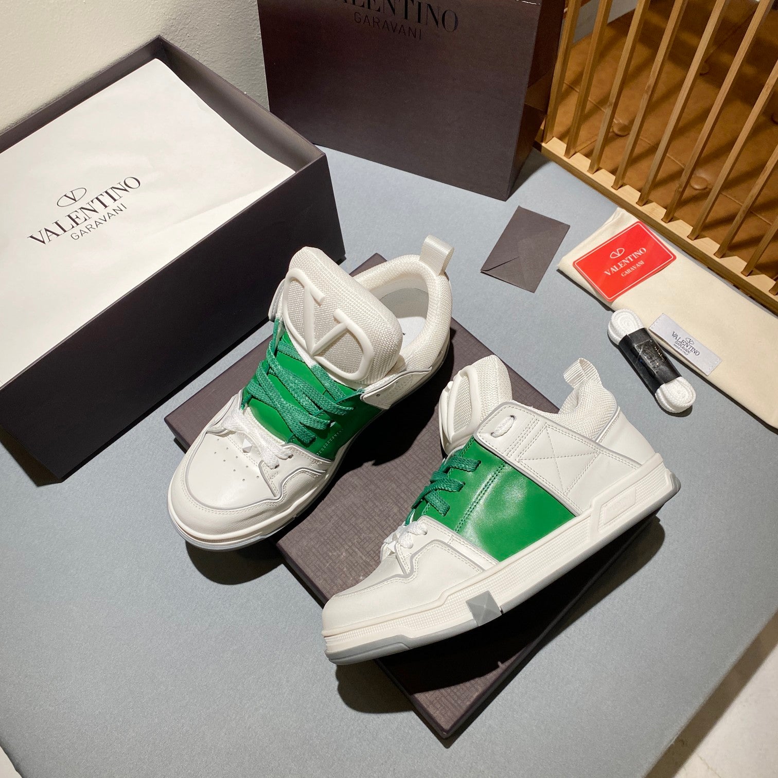 LuxluxHouse Best Quality Shoes Valentino