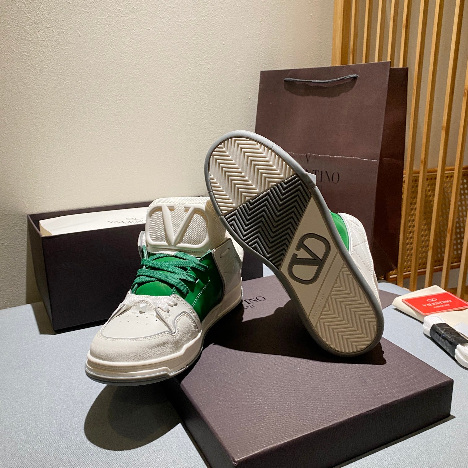 LuxluxHouse Best Quality Shoes Valentino