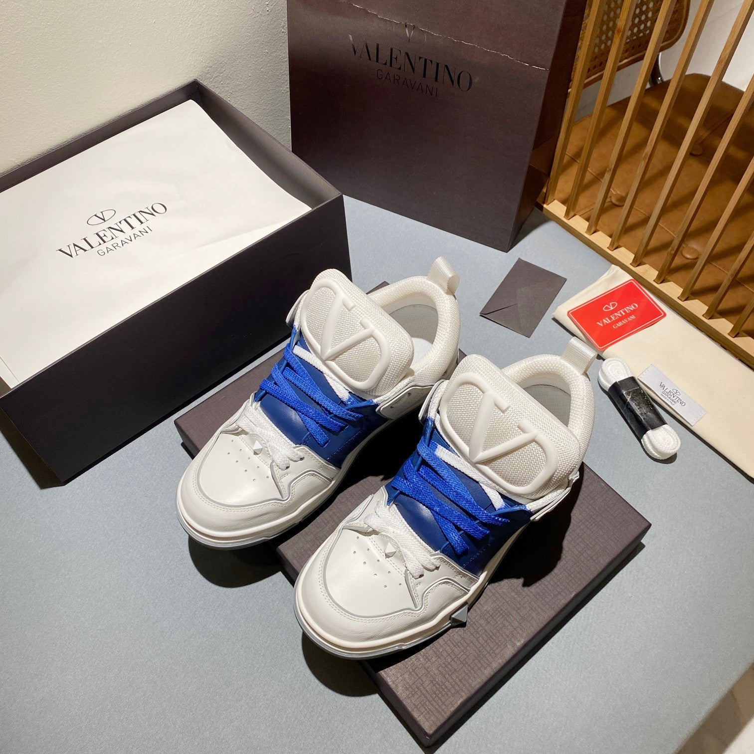 LuxluxHouse Best Quality Shoes Valentino