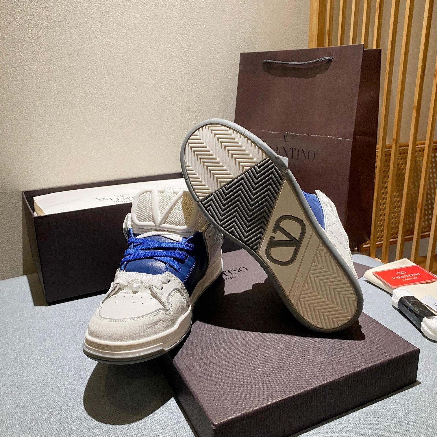 LuxluxHouse Best Quality Shoes Valentino