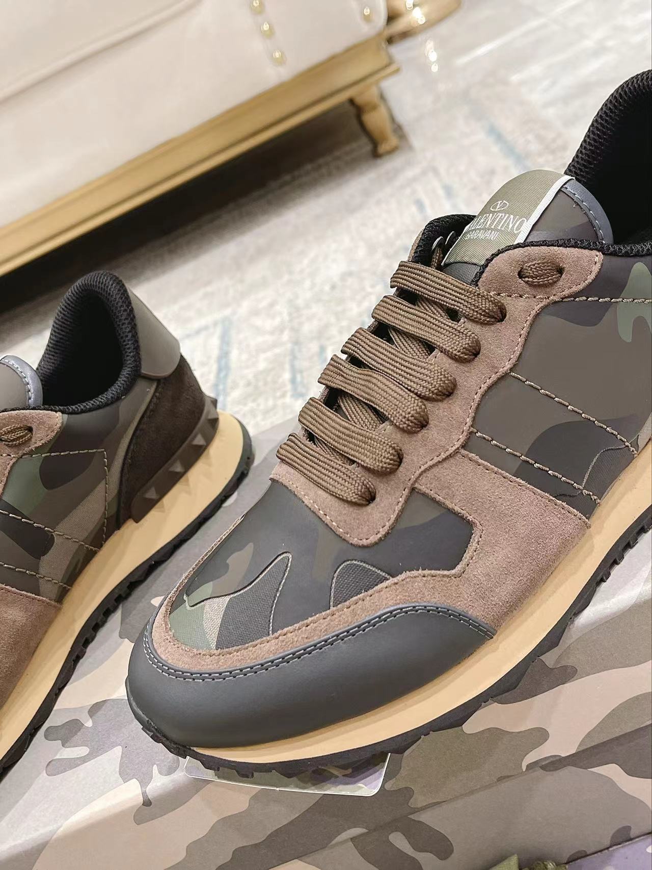 LuxluxHouse Best Quality Shoes Valentino