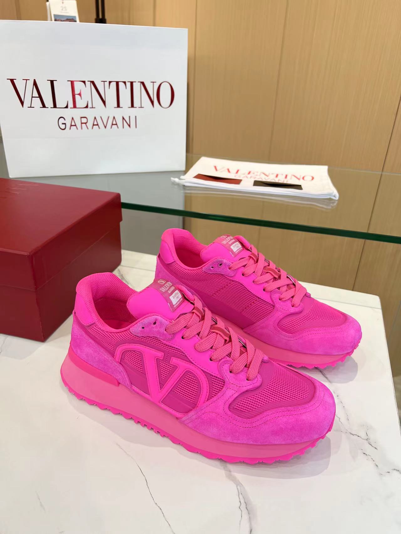 LuxluxHouse Best Quality Shoes Valentino