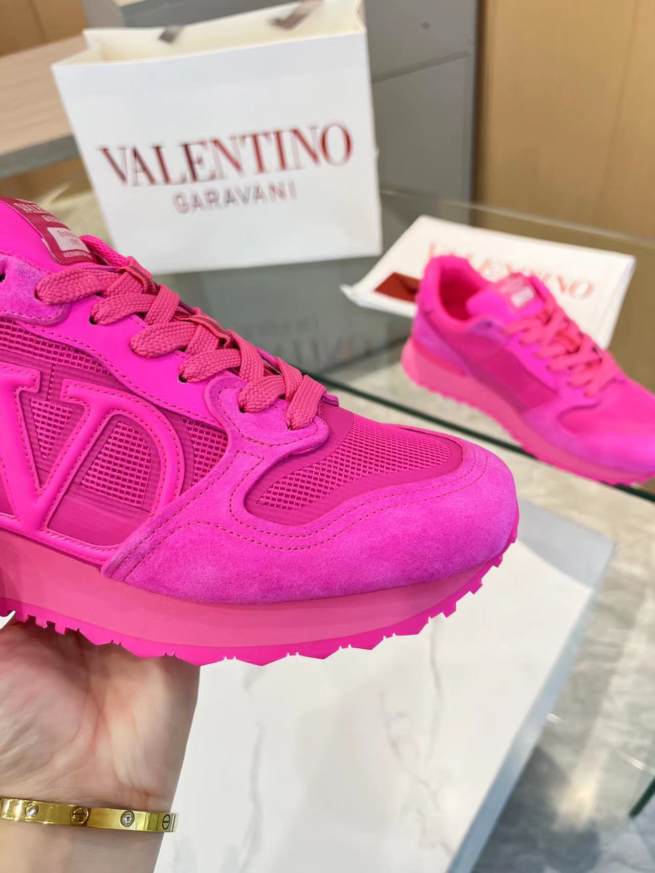 LuxluxHouse Best Quality Shoes Valentino