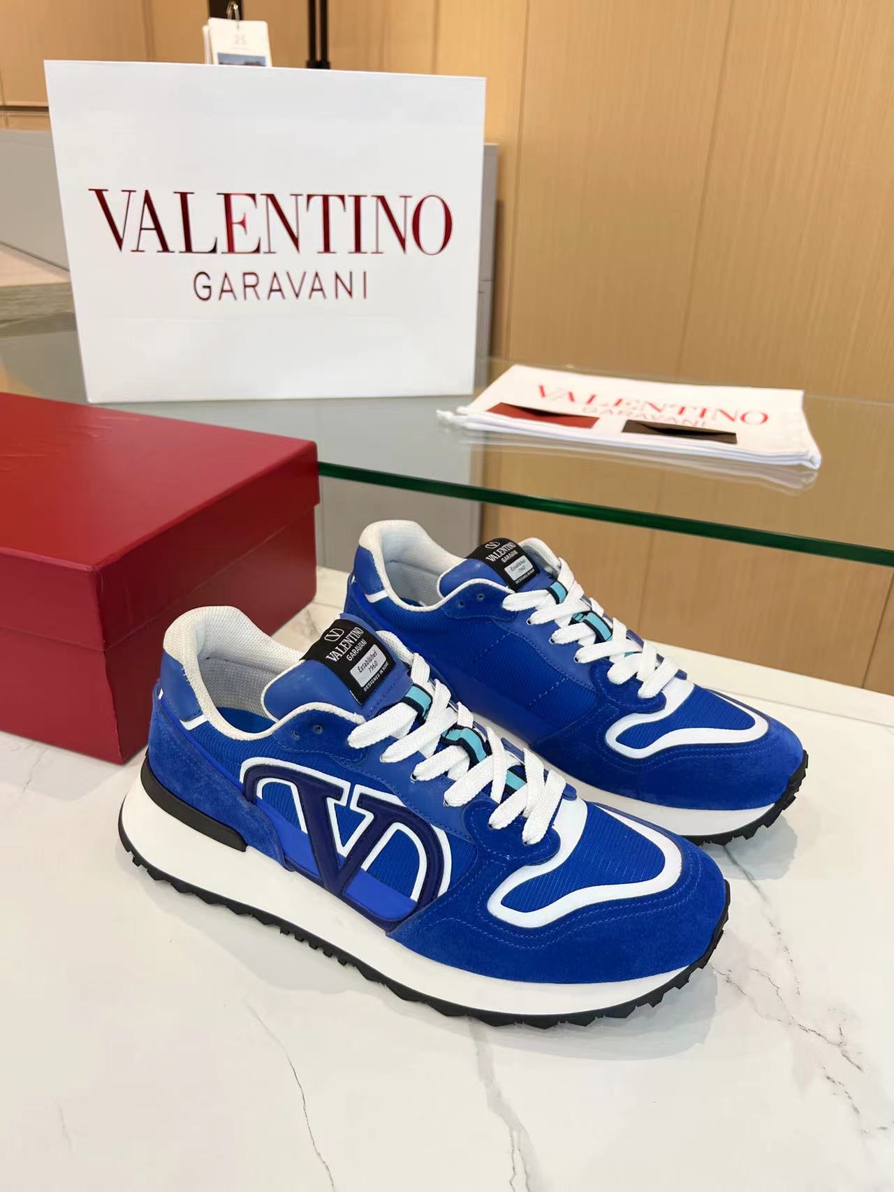 LuxluxHouse Best Quality Shoes Valentino