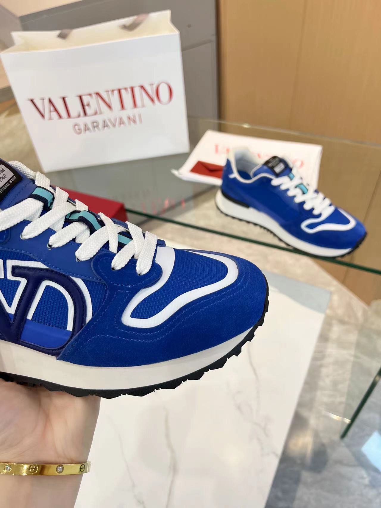 LuxluxHouse Best Quality Shoes Valentino