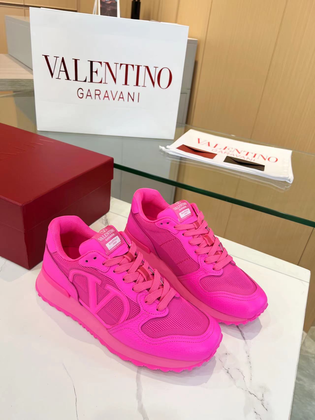 LuxluxHouse Best Quality Shoes Valentino