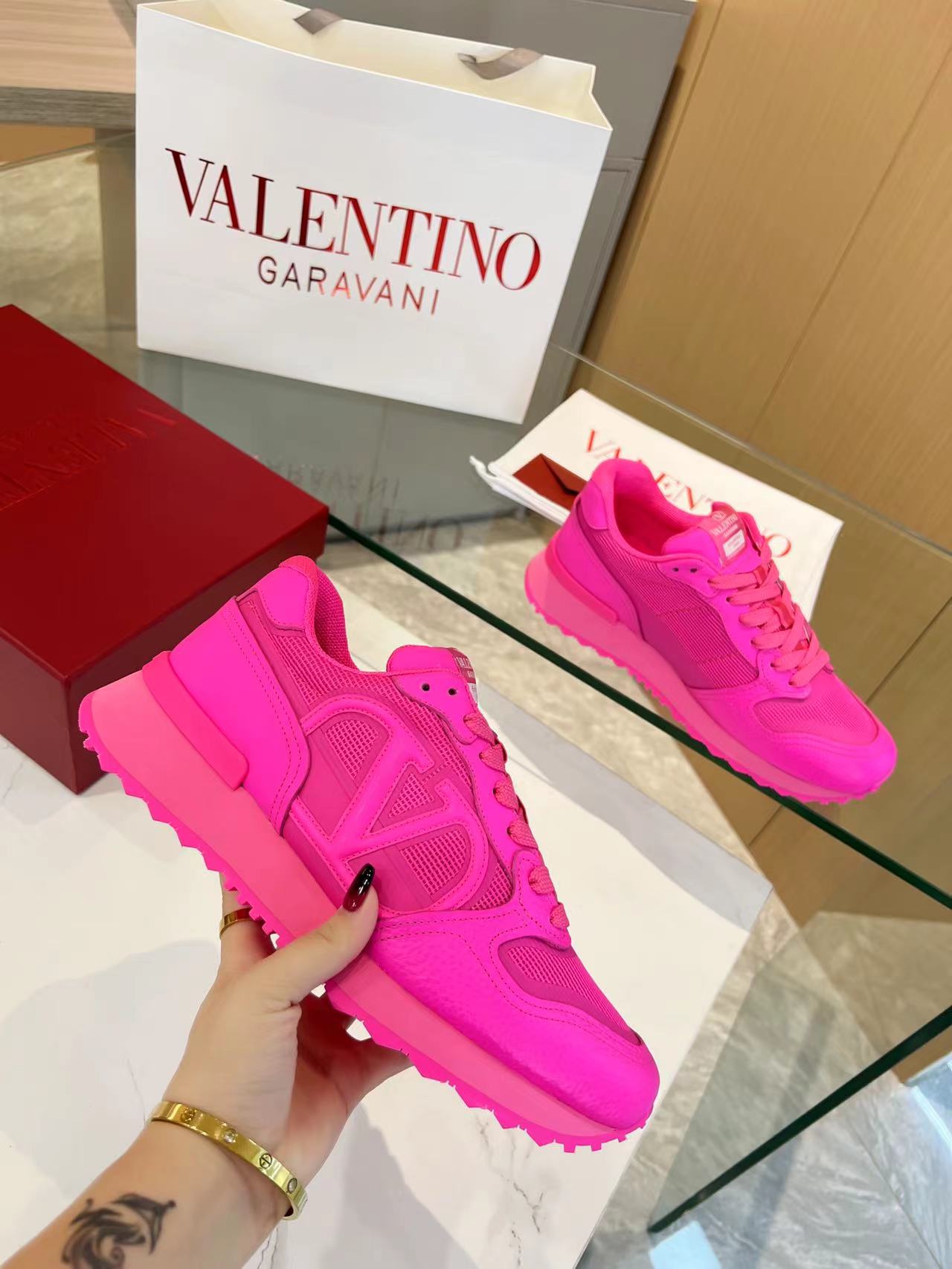LuxluxHouse Best Quality Shoes Valentino