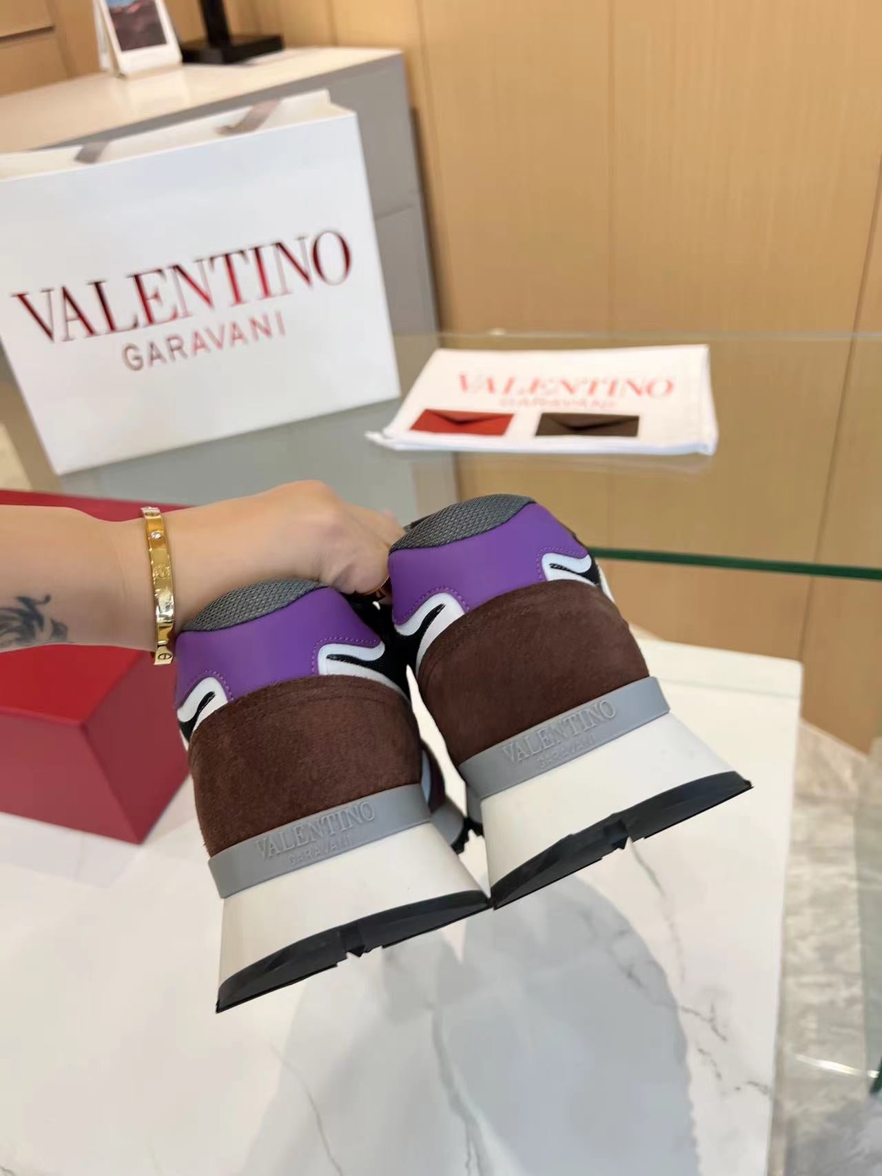 LuxluxHouse Best Quality Shoes Valentino