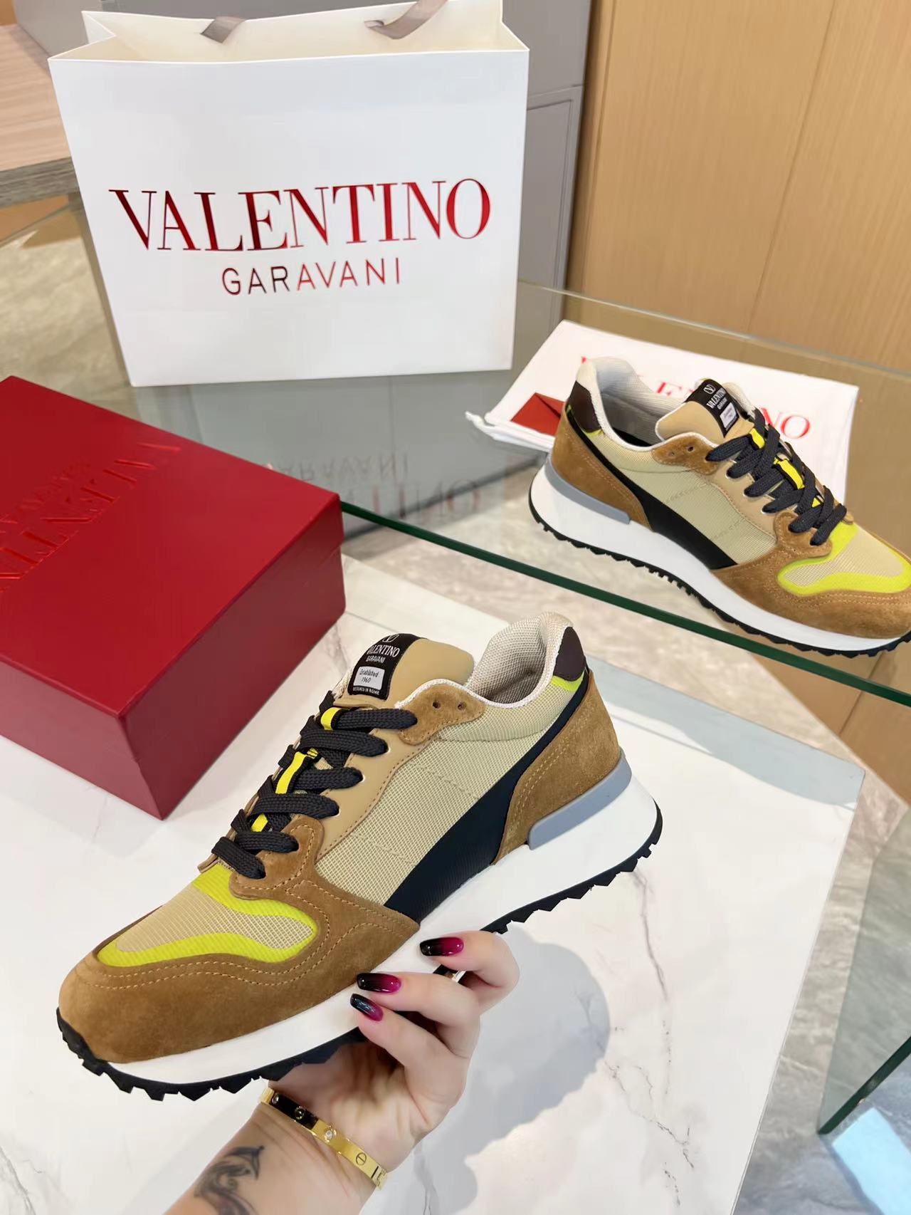 LuxluxHouse Best Quality Shoes Valentino