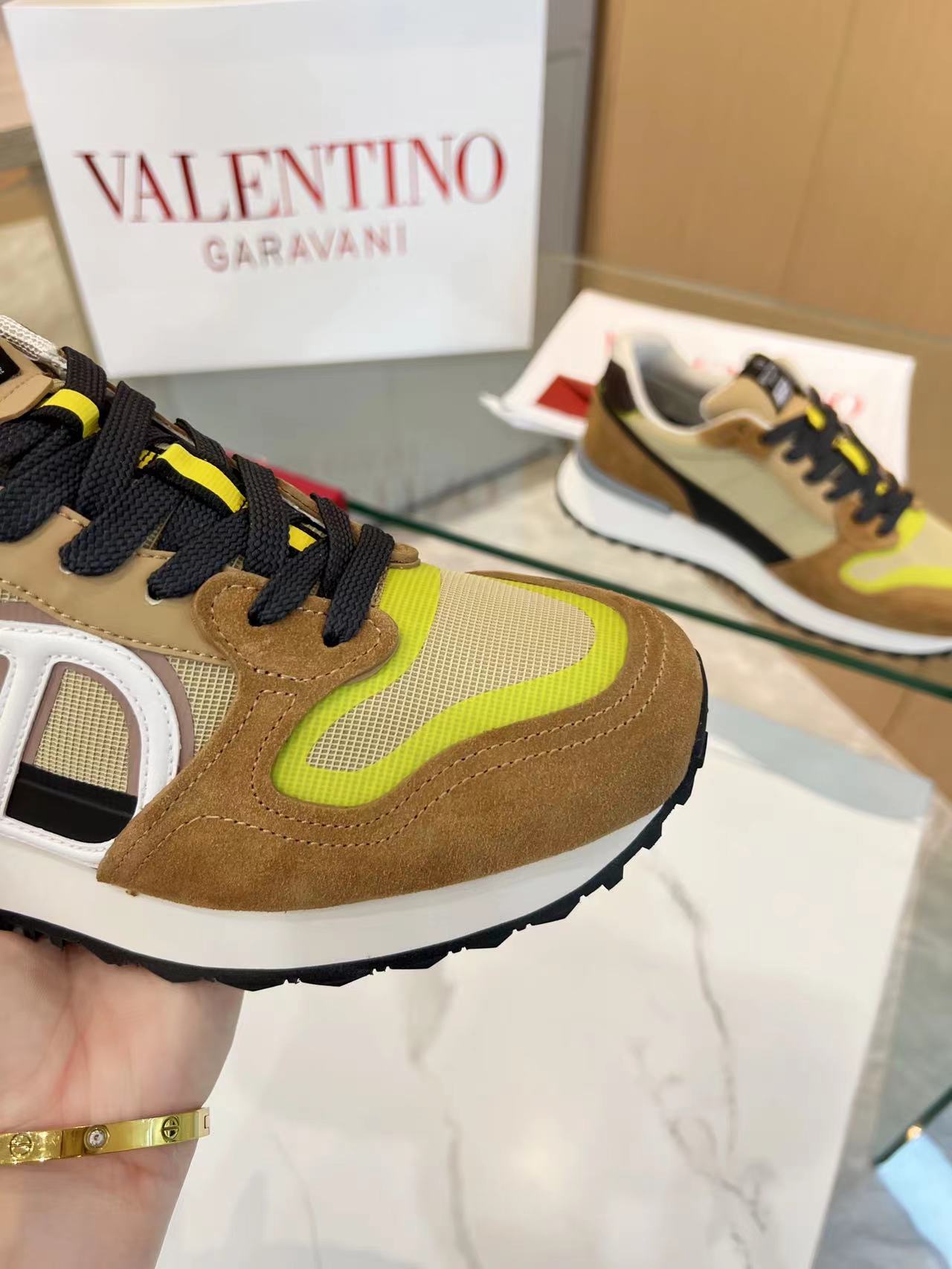 LuxluxHouse Best Quality Shoes Valentino