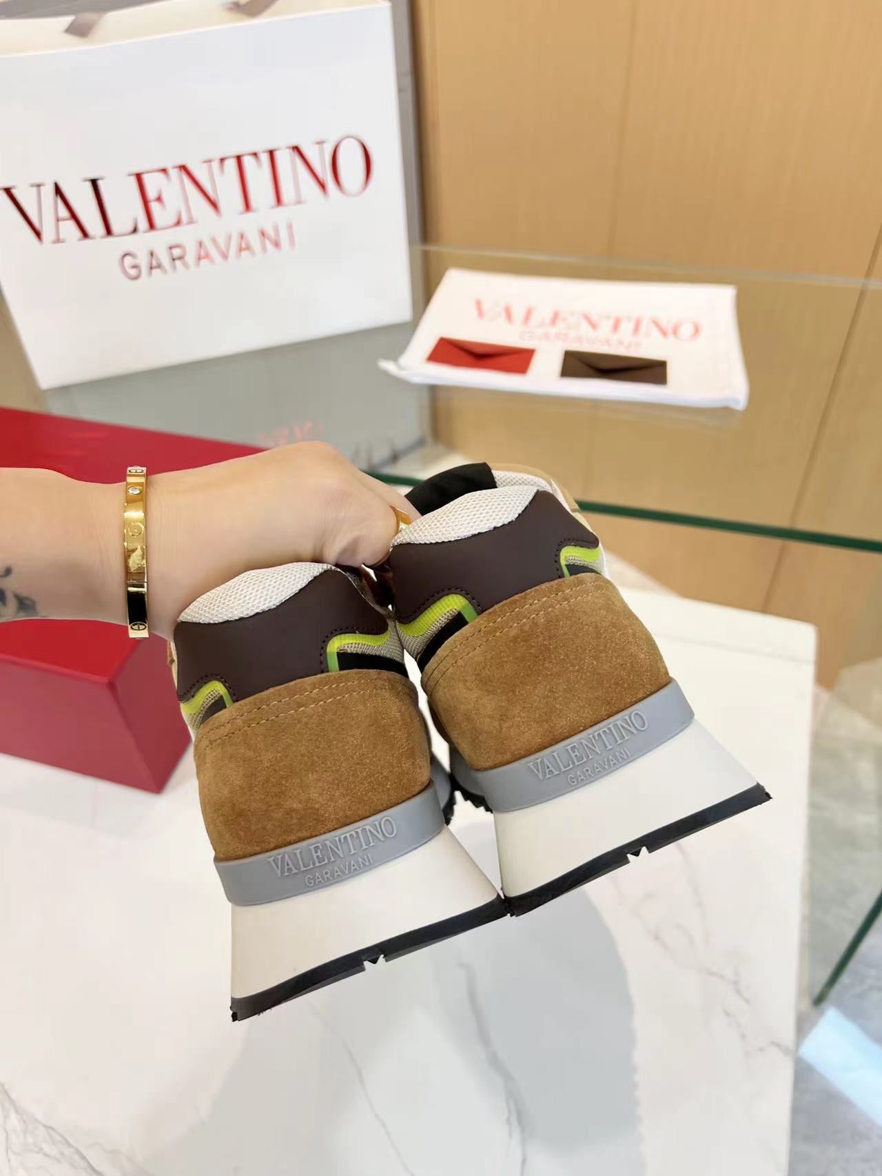 LuxluxHouse Best Quality Shoes Valentino