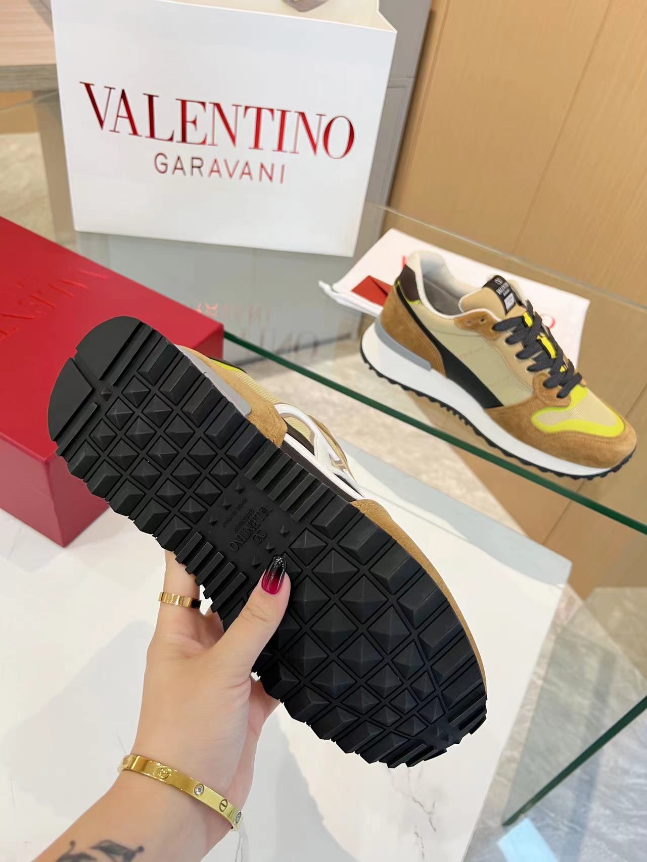 LuxluxHouse Best Quality Shoes Valentino