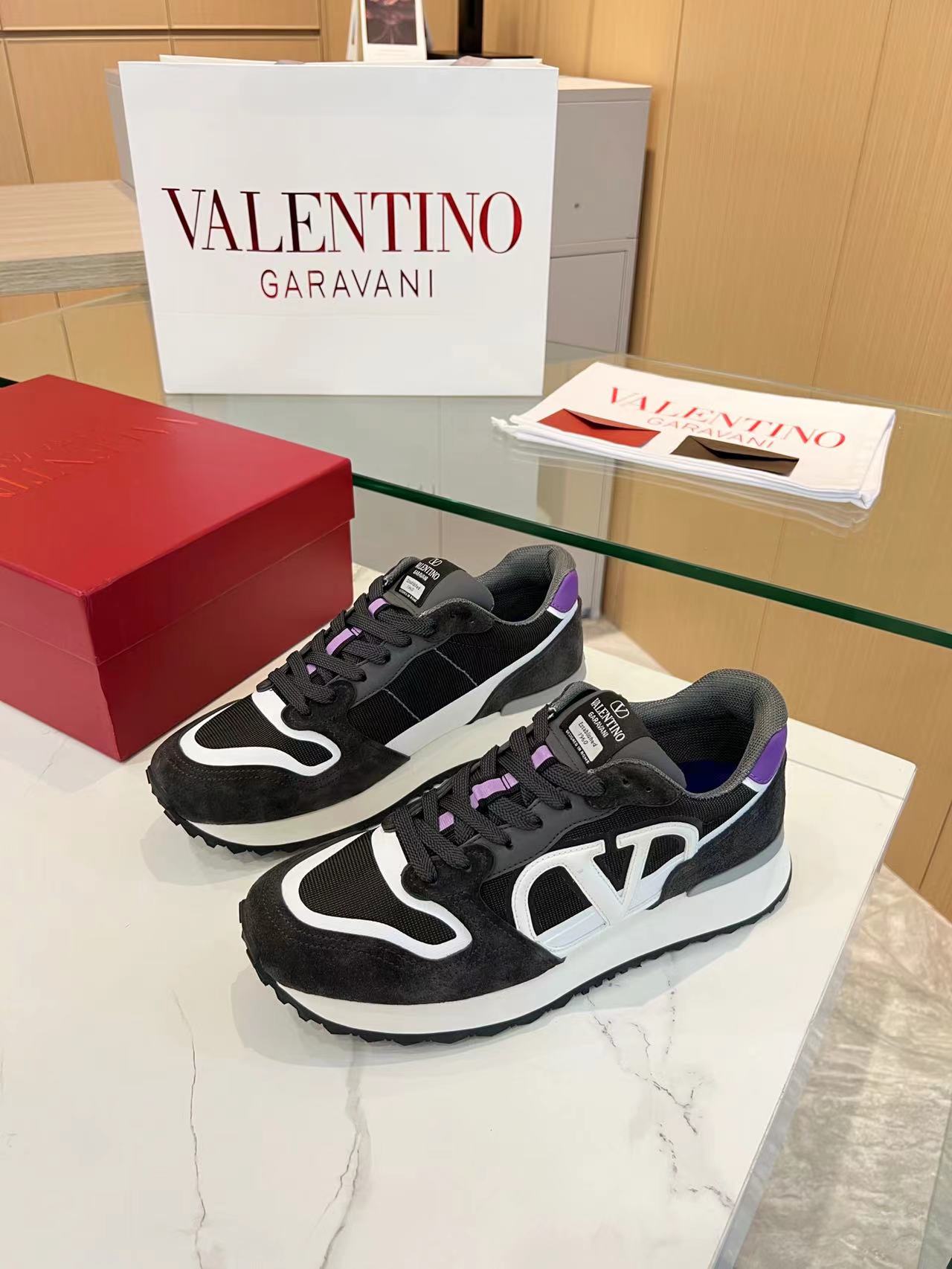 LuxluxHouse Best Quality Shoes Valentino