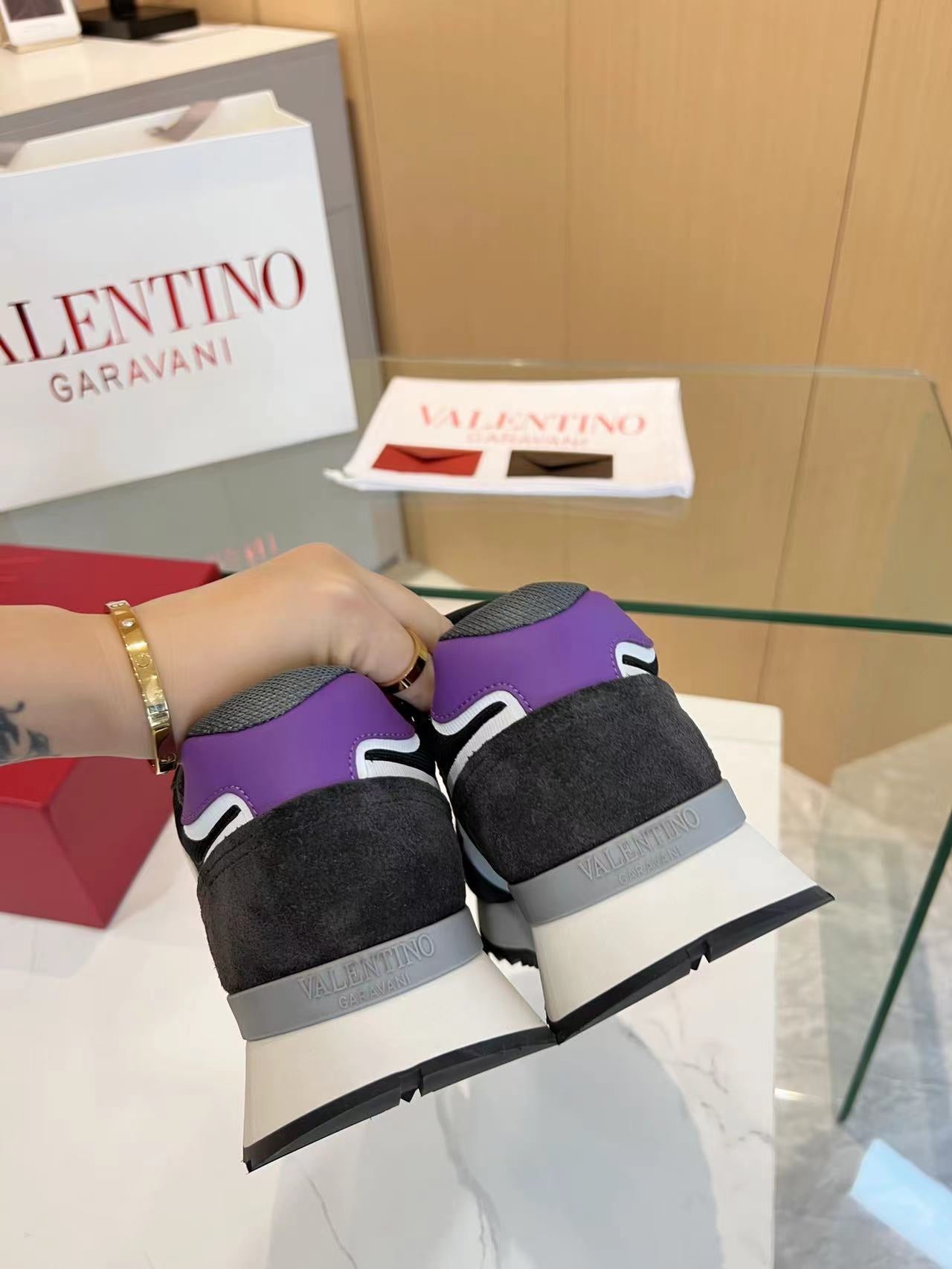 LuxluxHouse Best Quality Shoes Valentino