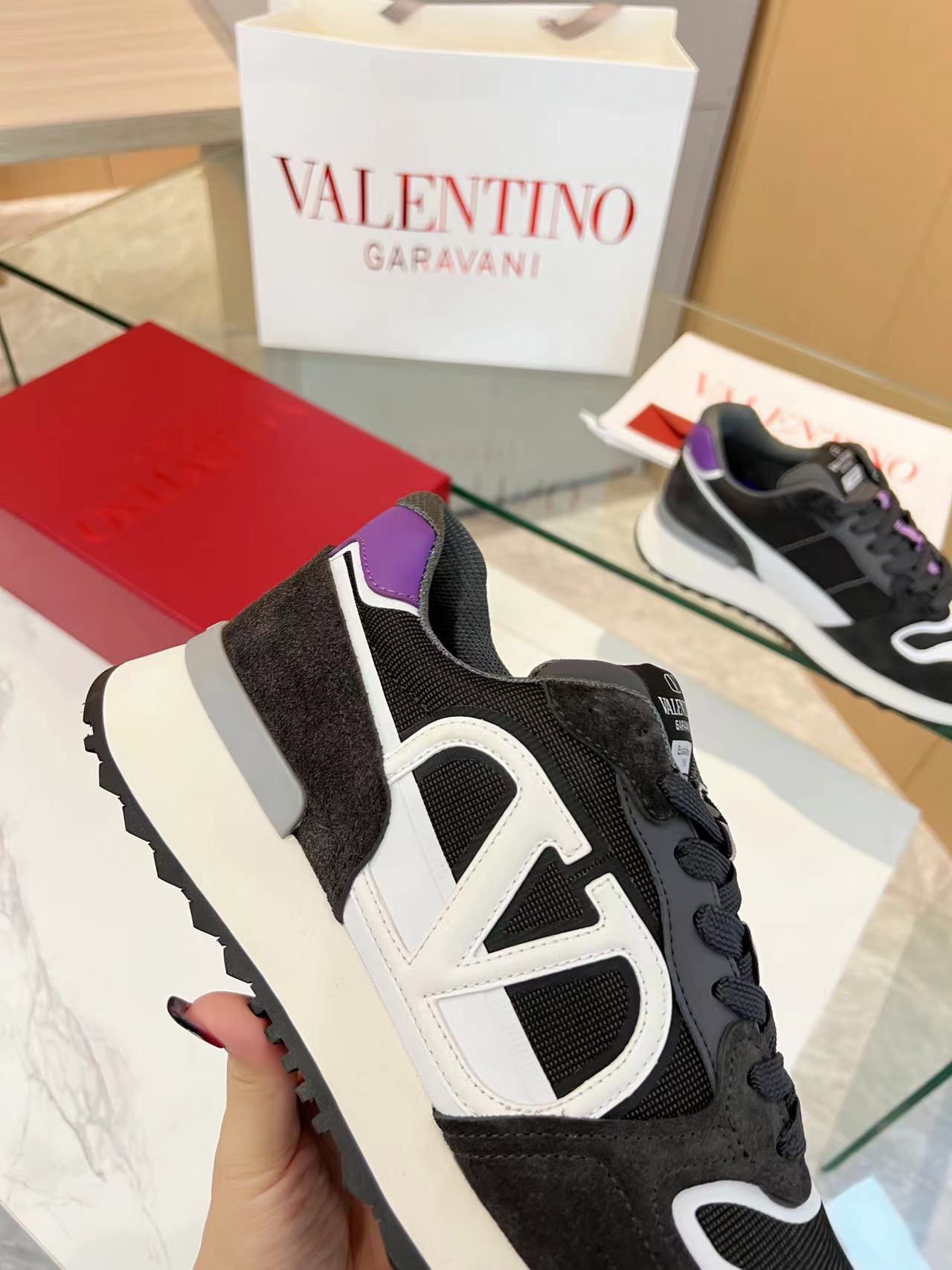 LuxluxHouse Best Quality Shoes Valentino