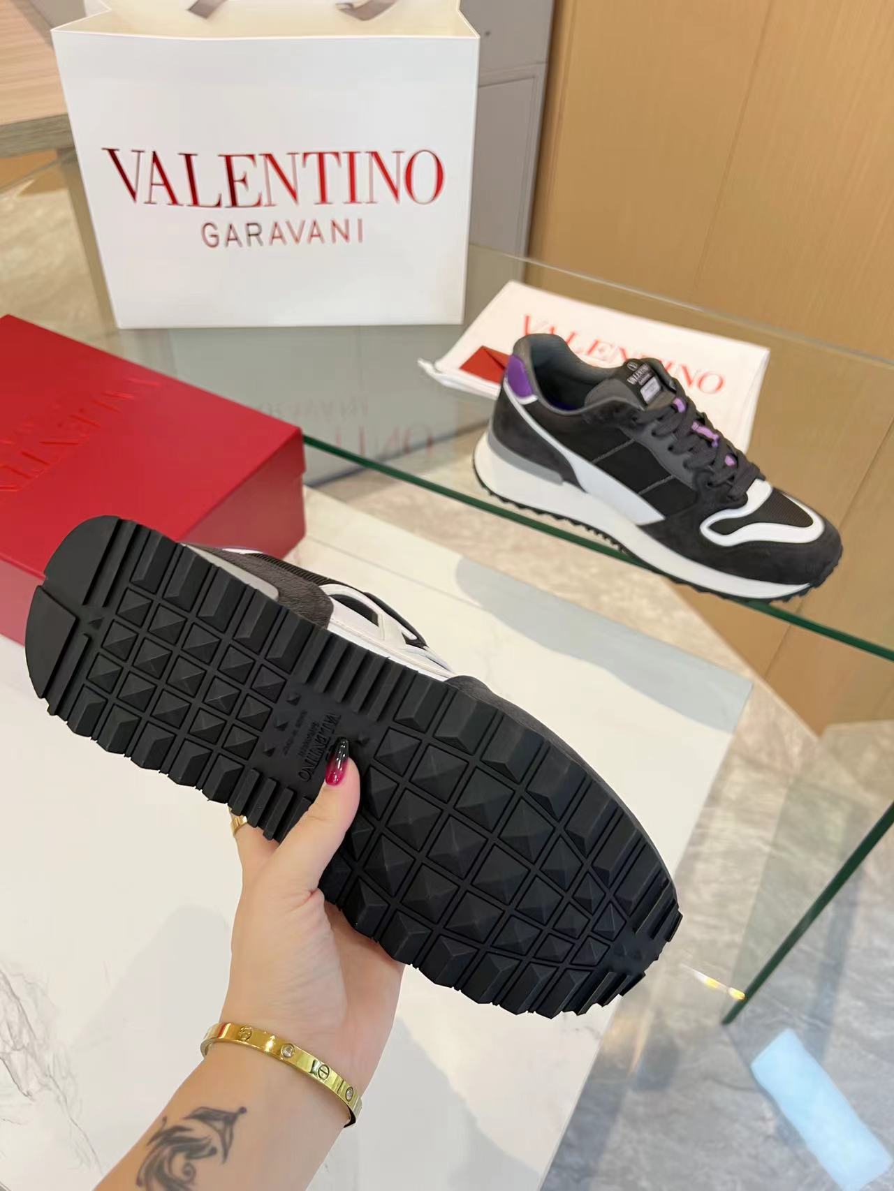 LuxluxHouse Best Quality Shoes Valentino
