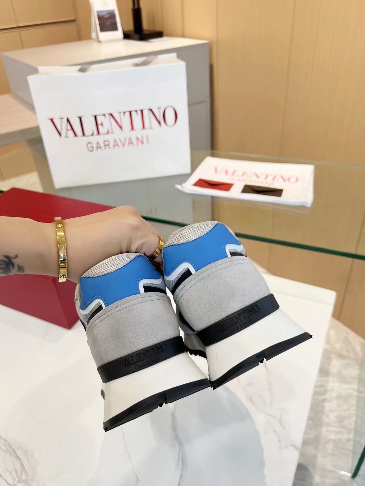 LuxluxHouse Best Quality Shoes Valentino