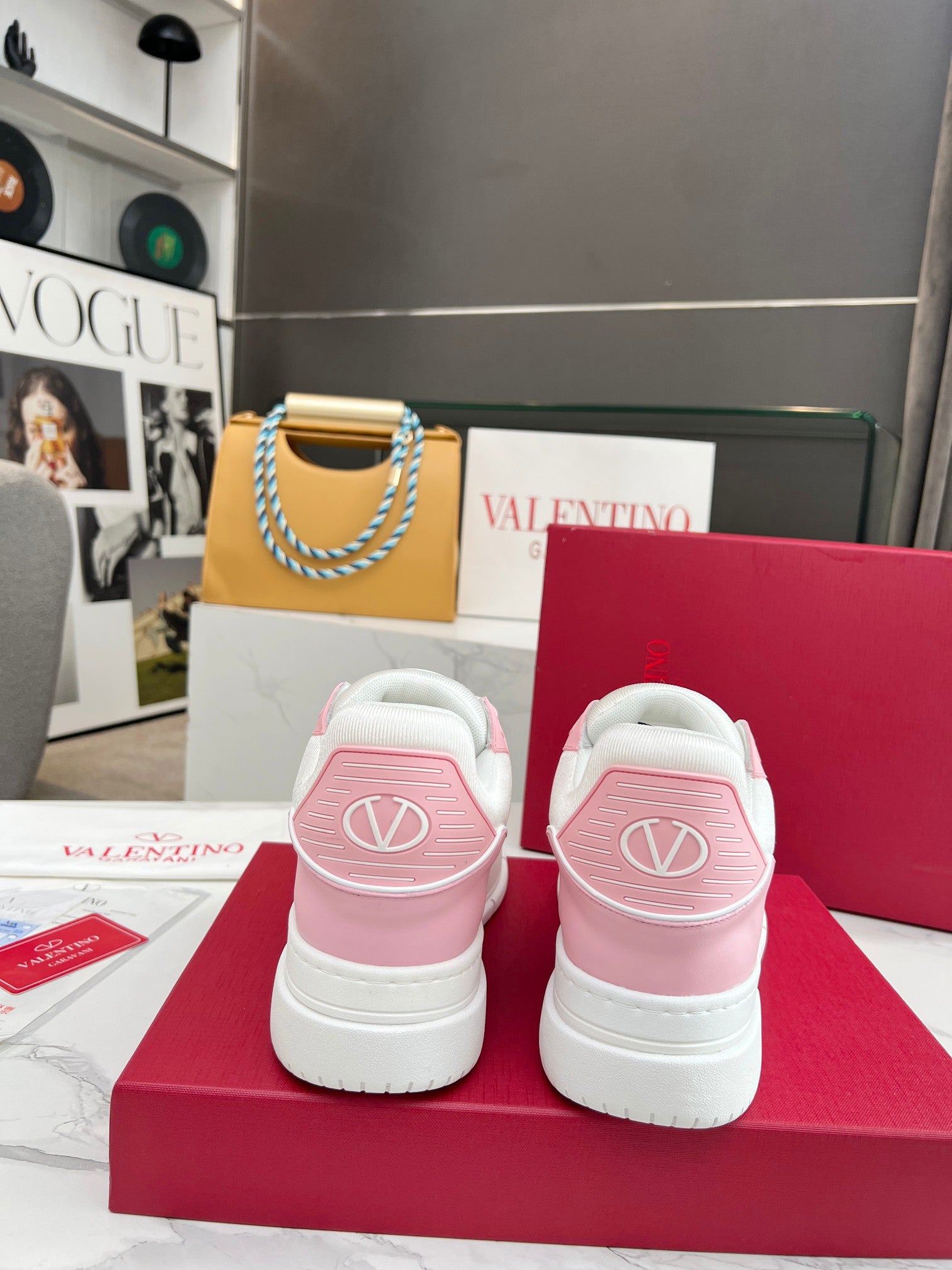 LuxluxHouse Best Quality Shoes Valentino
