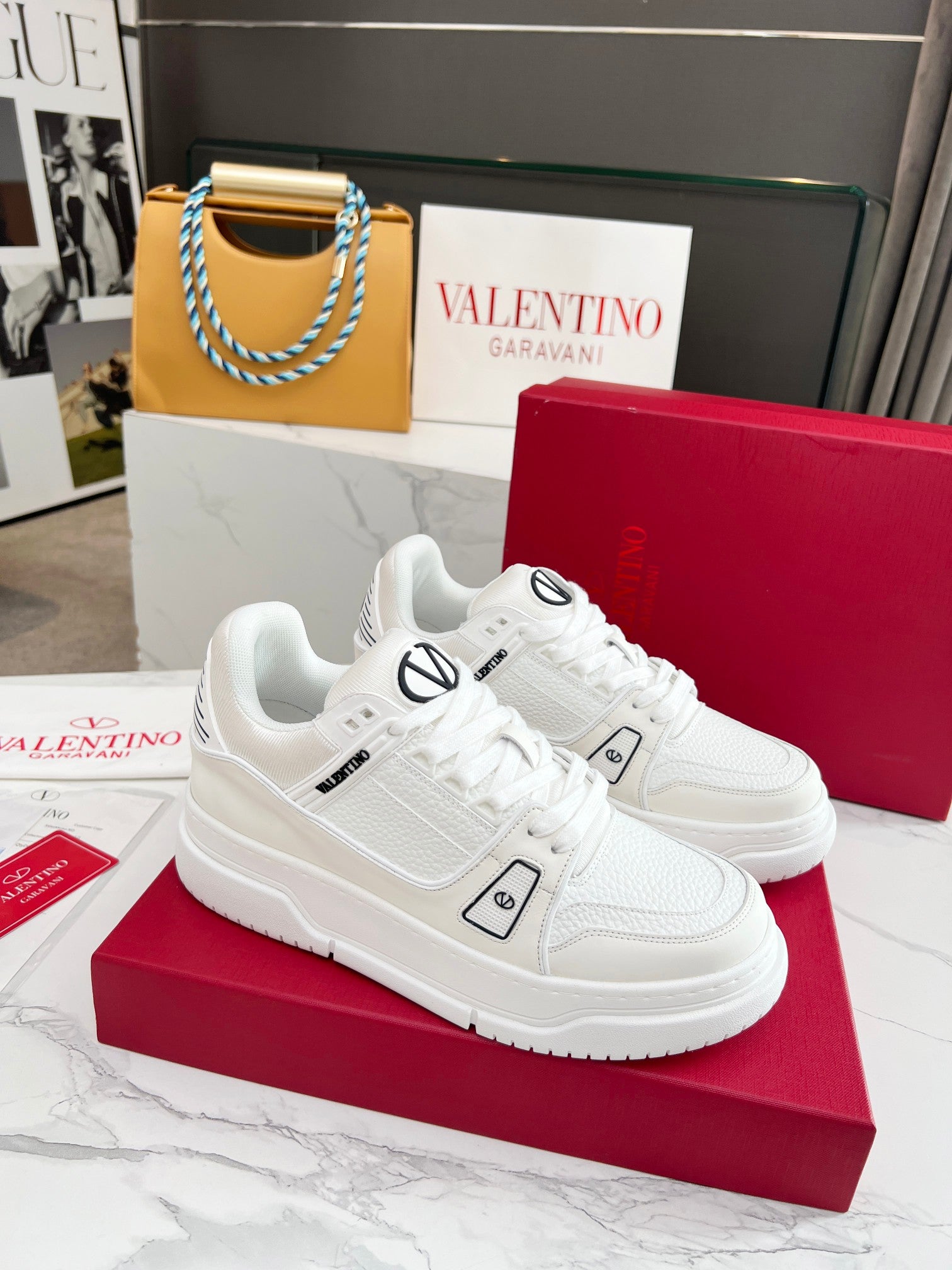 LuxluxHouse Best Quality Shoes Valentino