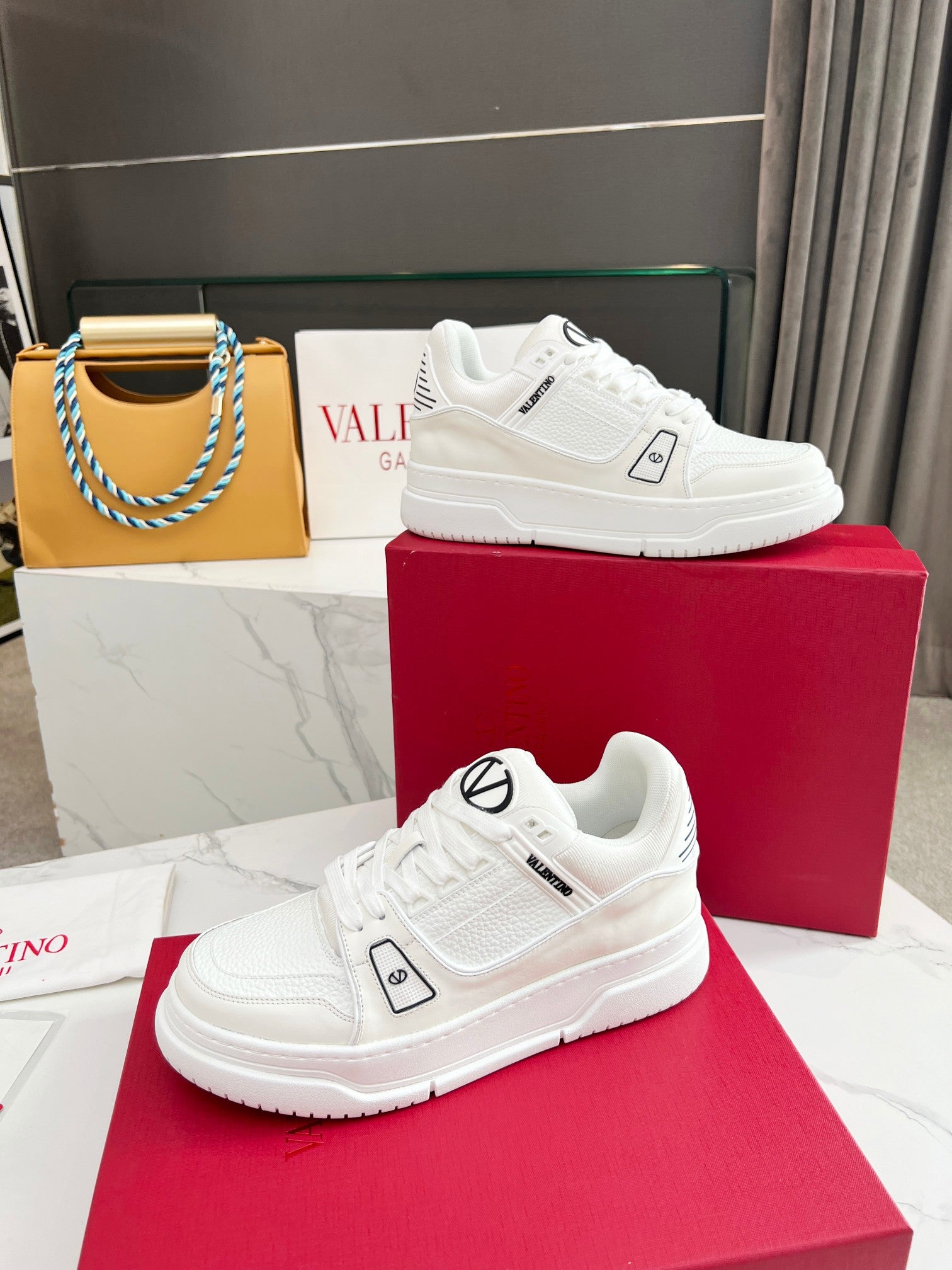 LuxluxHouse Best Quality Shoes Valentino