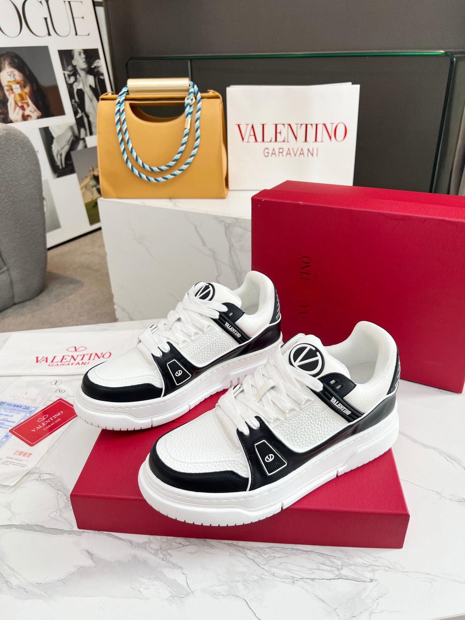 LuxluxHouse Best Quality Shoes Valentino