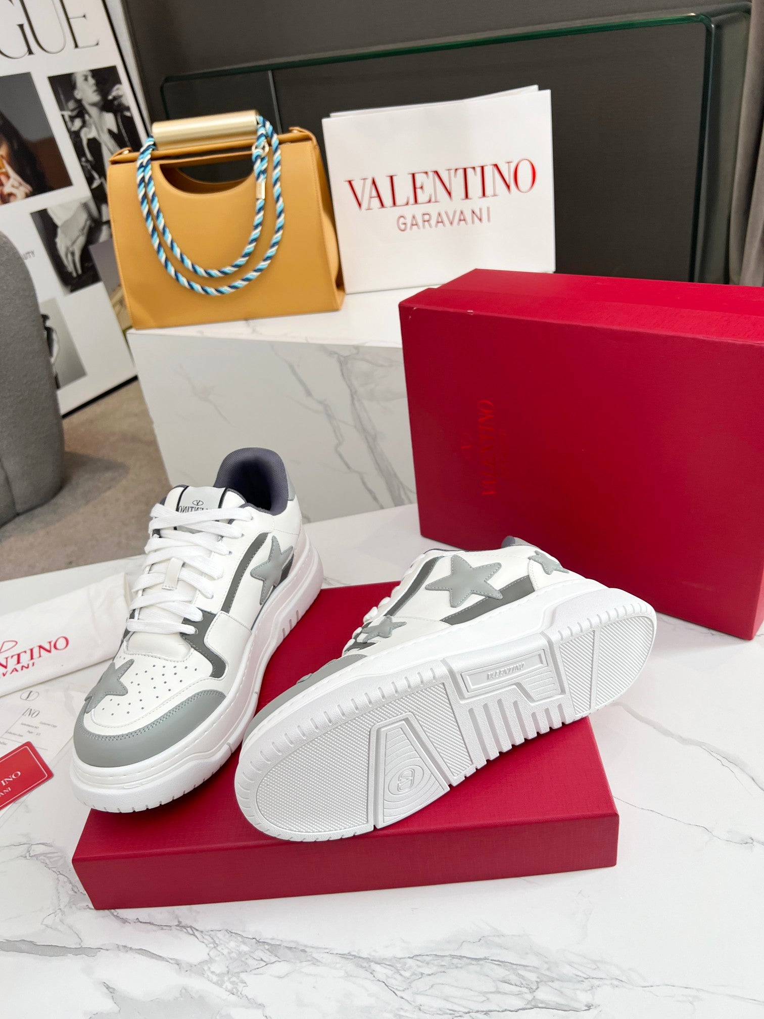 LuxluxHouse Best Quality Shoes Valentino