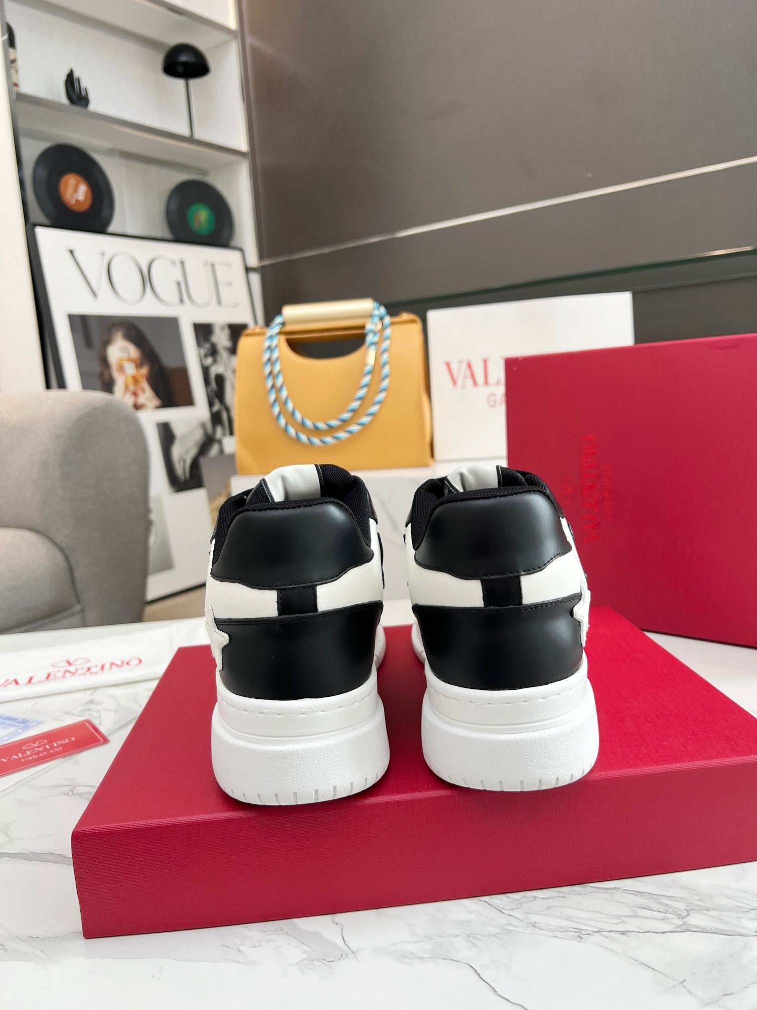 LuxluxHouse Best Quality Shoes Valentino