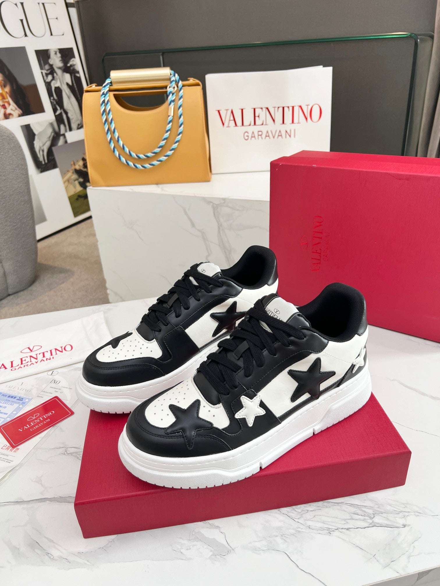 LuxluxHouse Best Quality Shoes Valentino