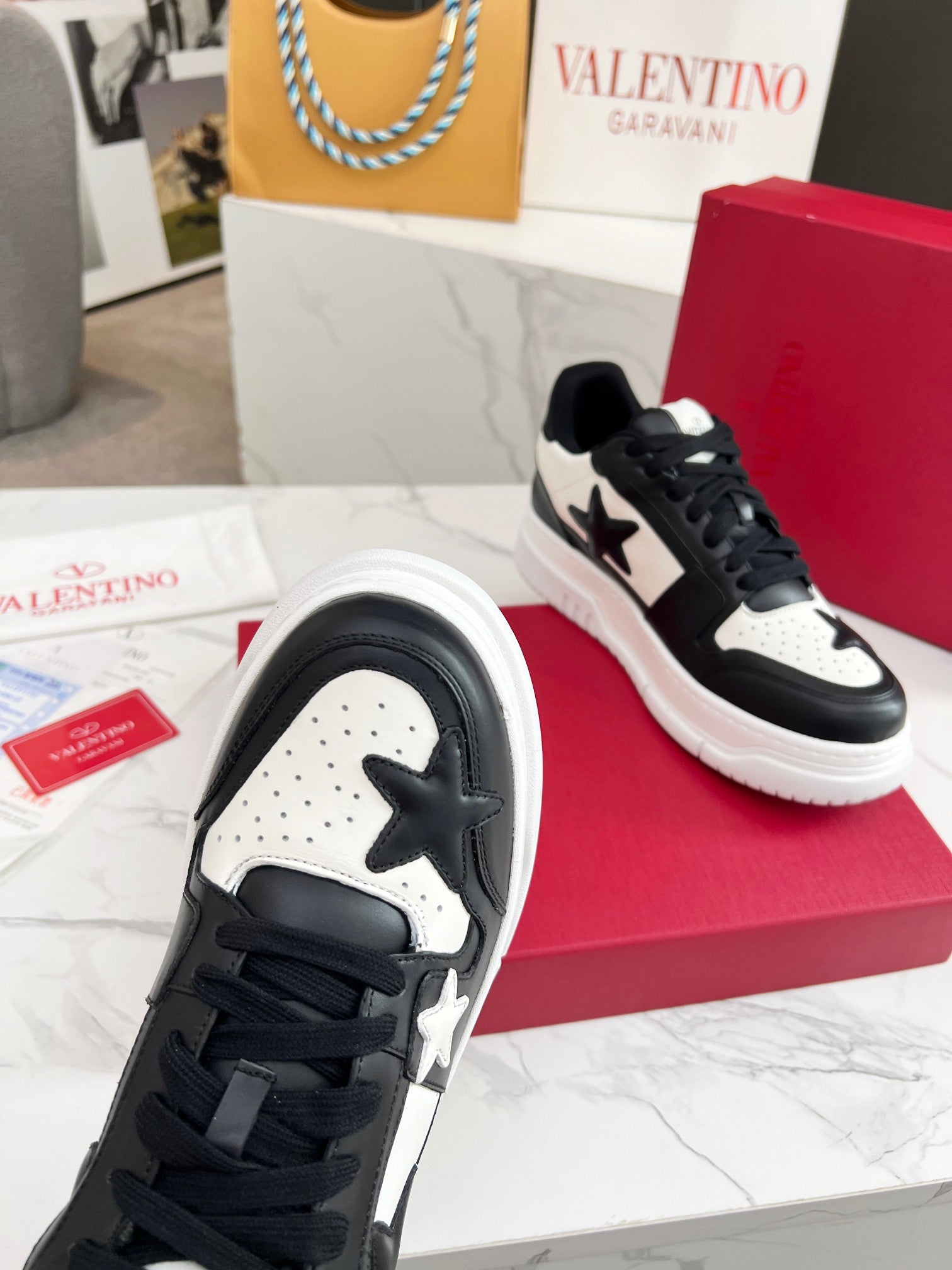 LuxluxHouse Best Quality Shoes Valentino