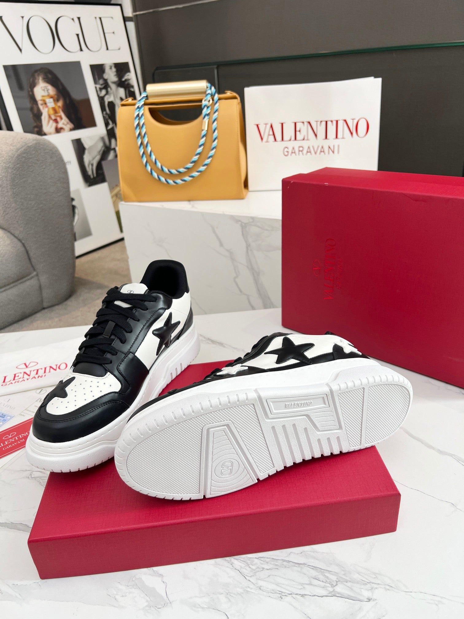 LuxluxHouse Best Quality Shoes Valentino