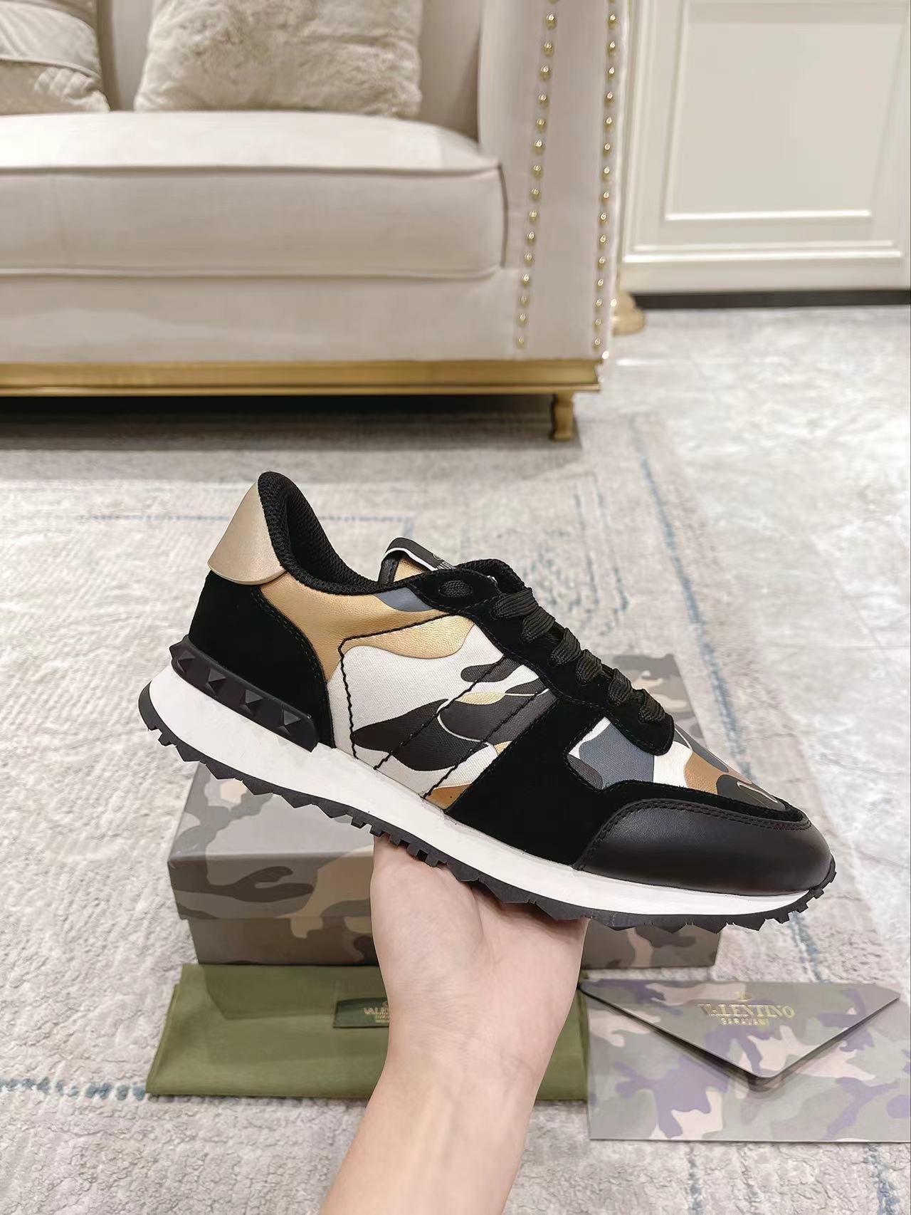 LuxluxHouse Best Quality Shoes Valentino