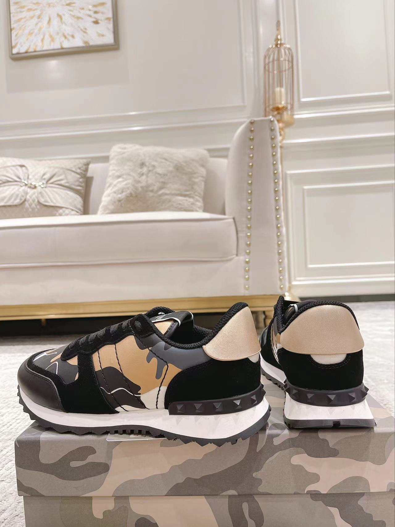 LuxluxHouse Best Quality Shoes Valentino