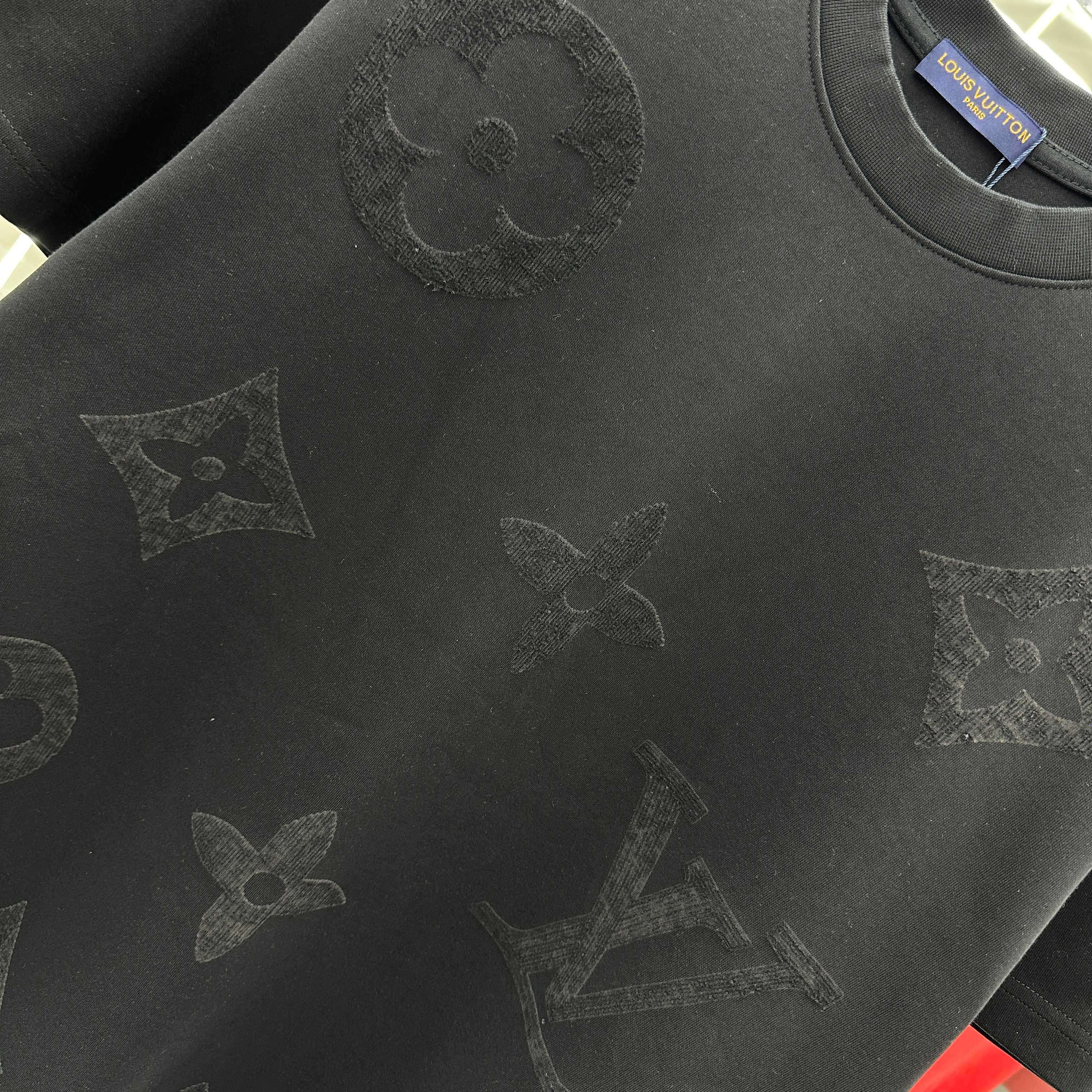 LuxluxHouse Best Quality Clothes T-shirt Louis Vuitton