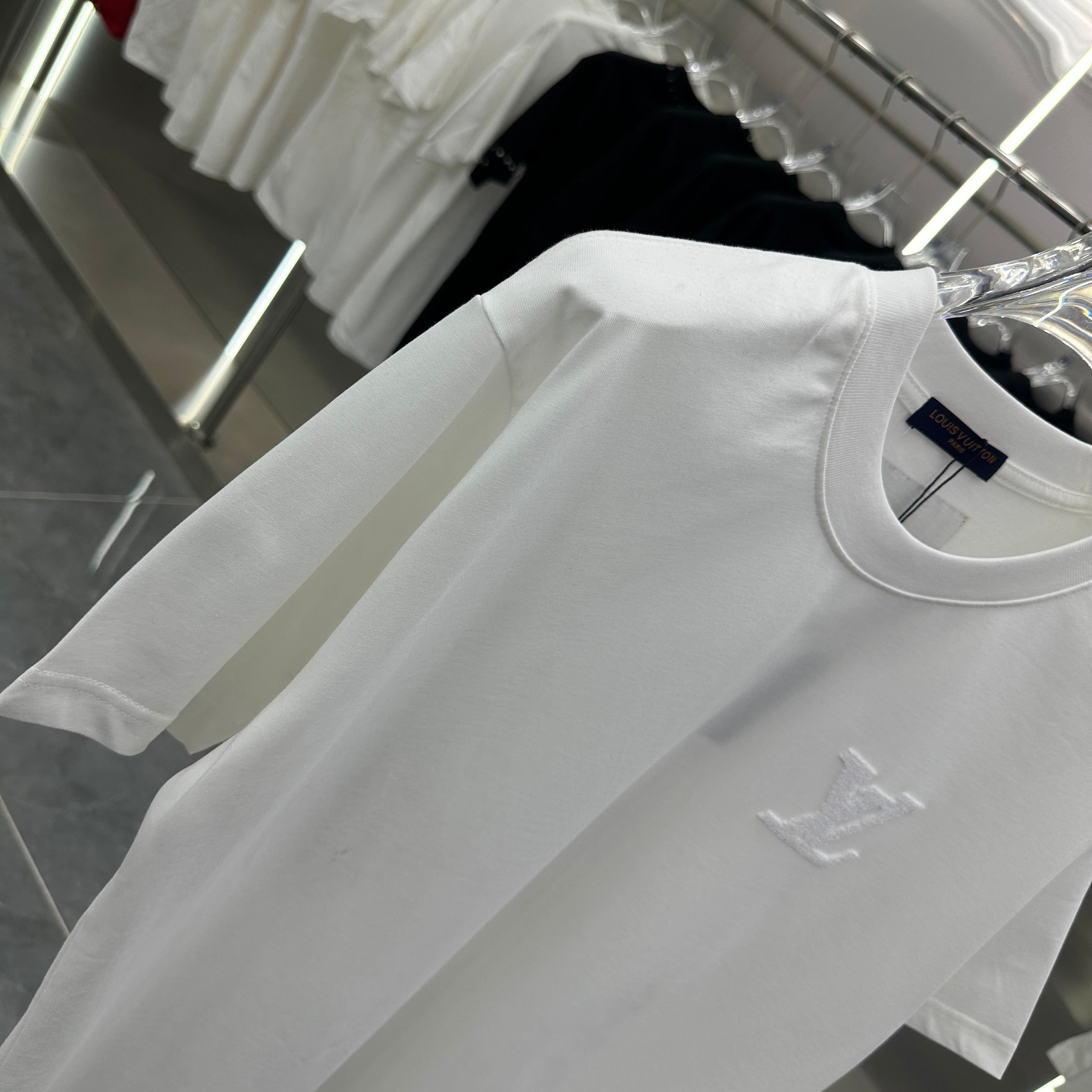 LuxluxHouse Best Quality Clothes T-shirt Louis Vuitton
