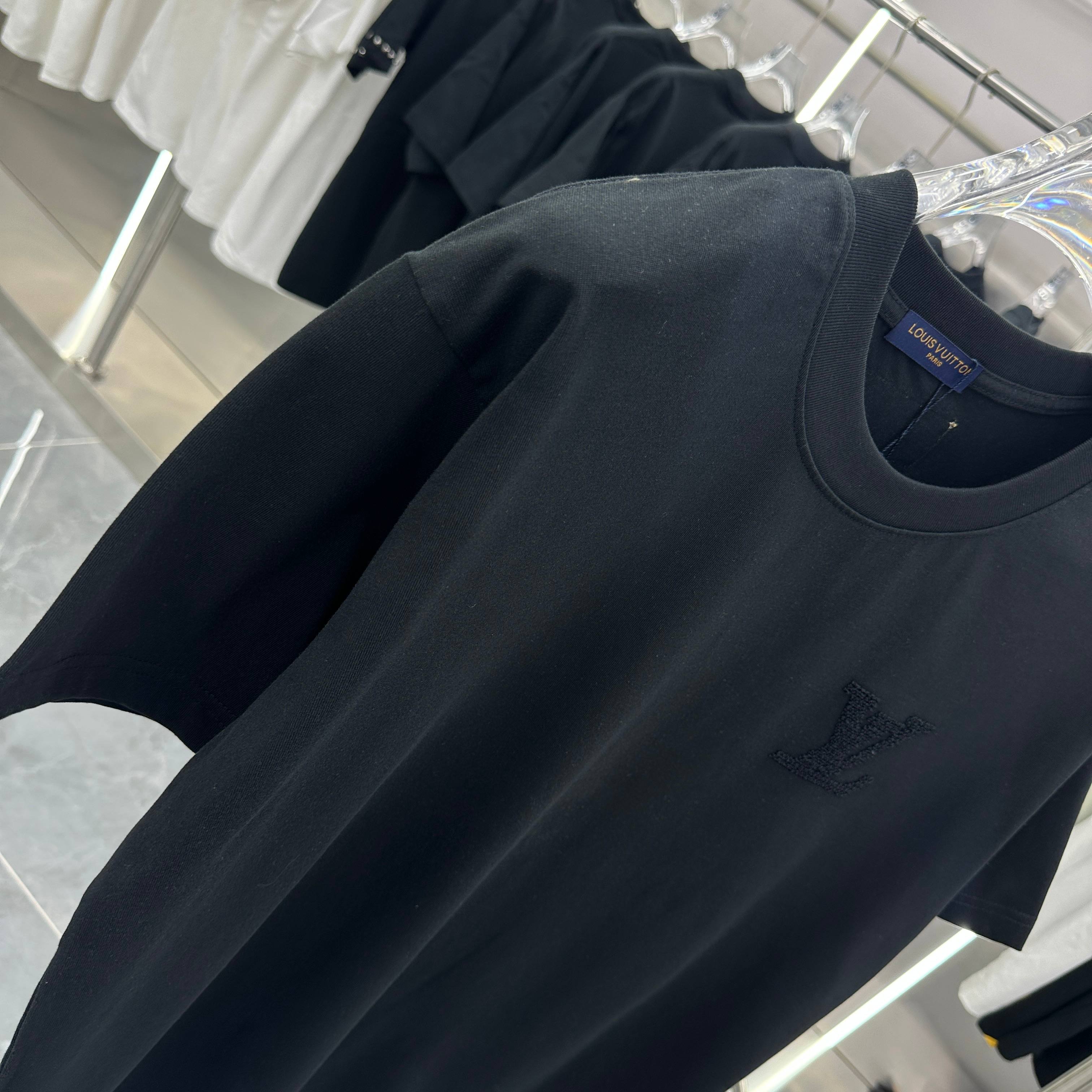 LuxluxHouse Best Quality Clothes T-shirt Louis Vuitton