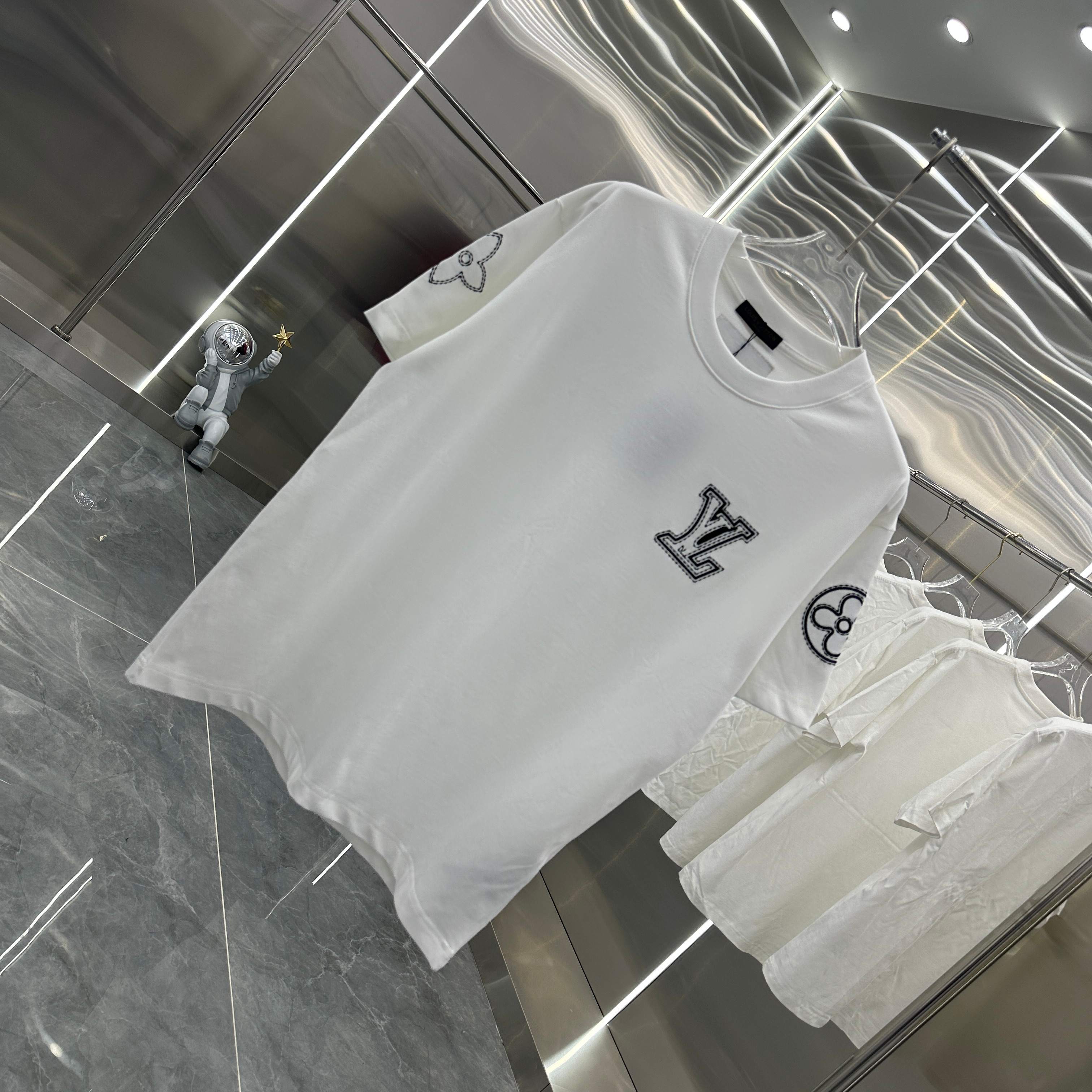 LuxluxHouse Best Quality Clothes T-shirt Louis Vuitton