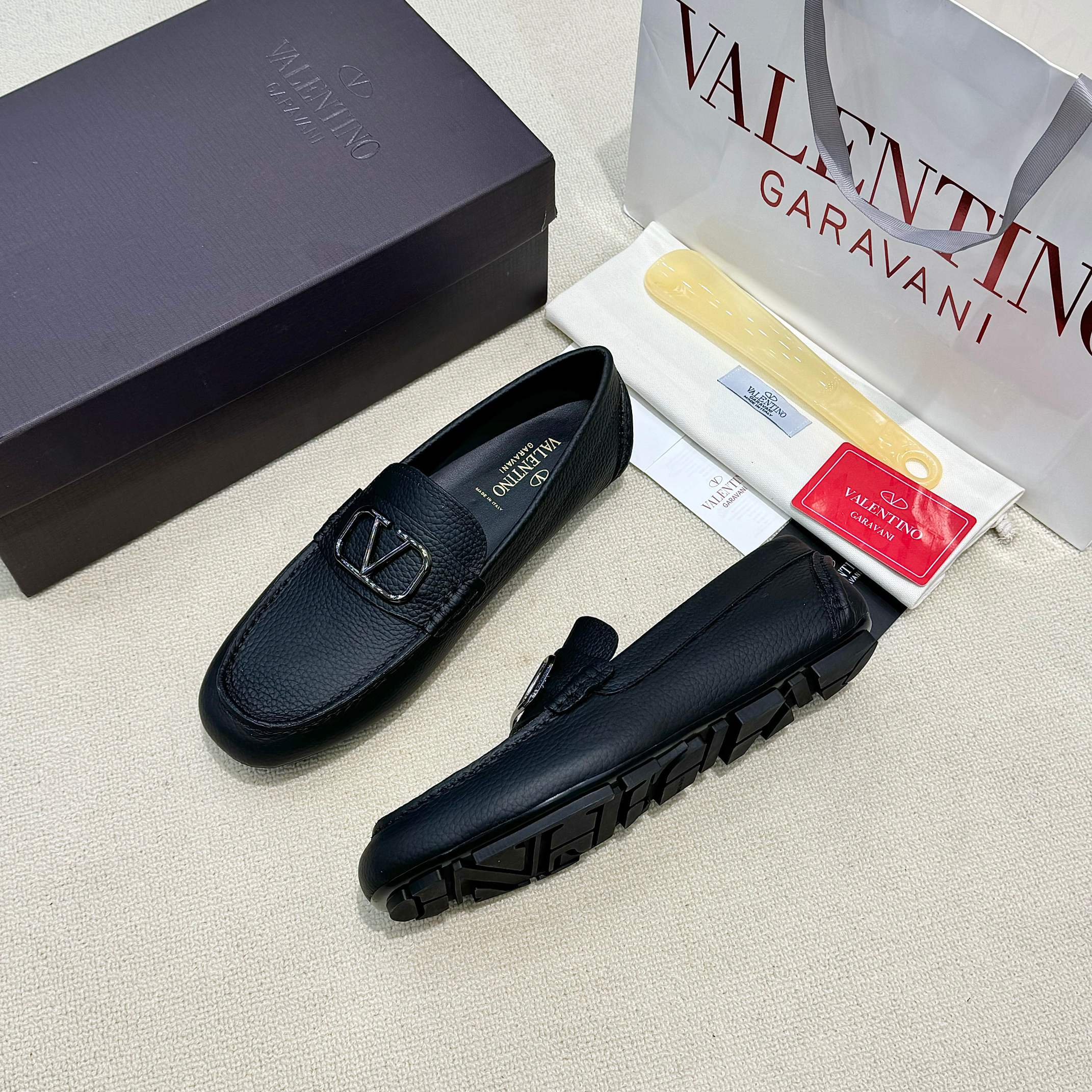 LuxluxHouse Best Quality Shoes Valentino