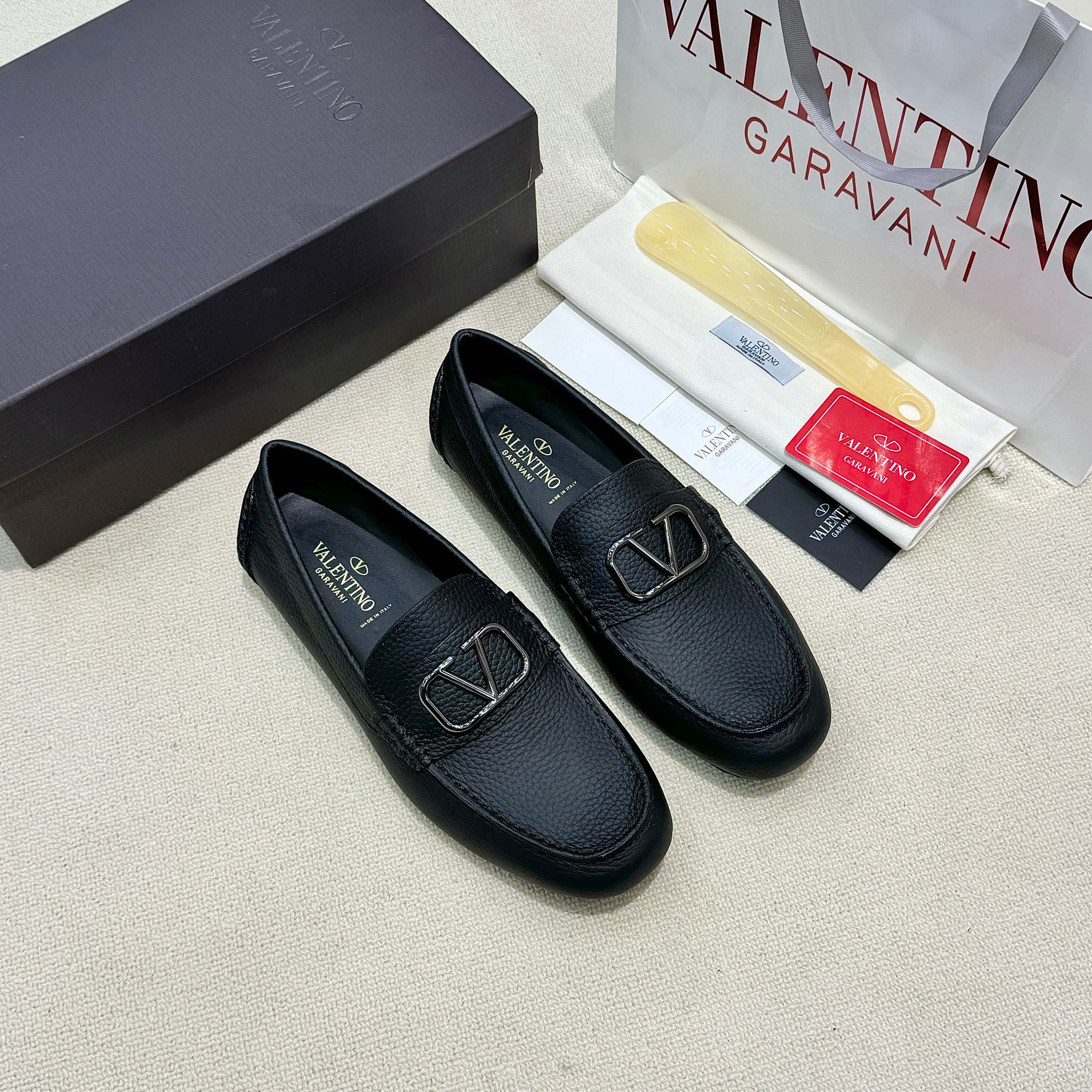 LuxluxHouse Best Quality Shoes Valentino