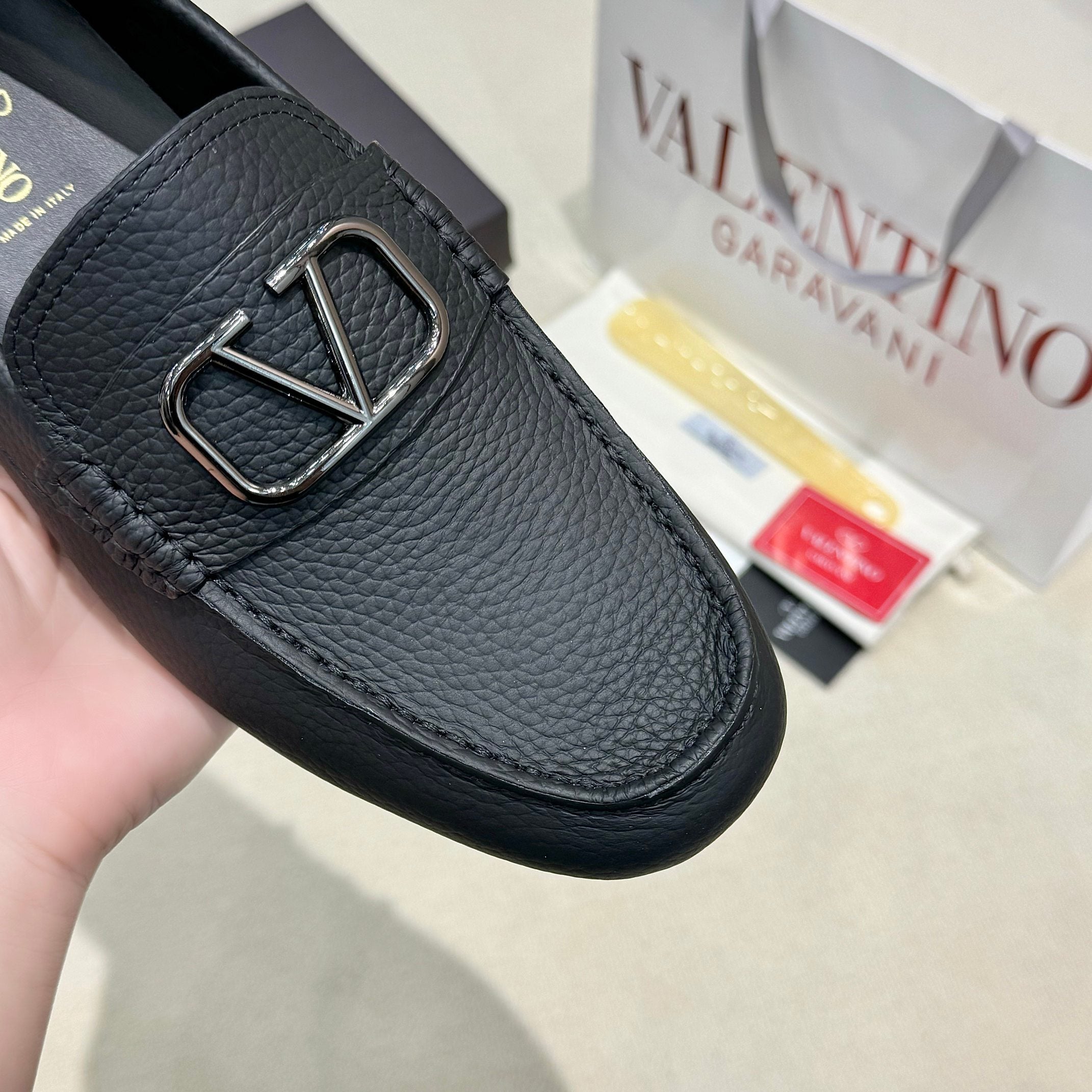 LuxluxHouse Best Quality Shoes Valentino