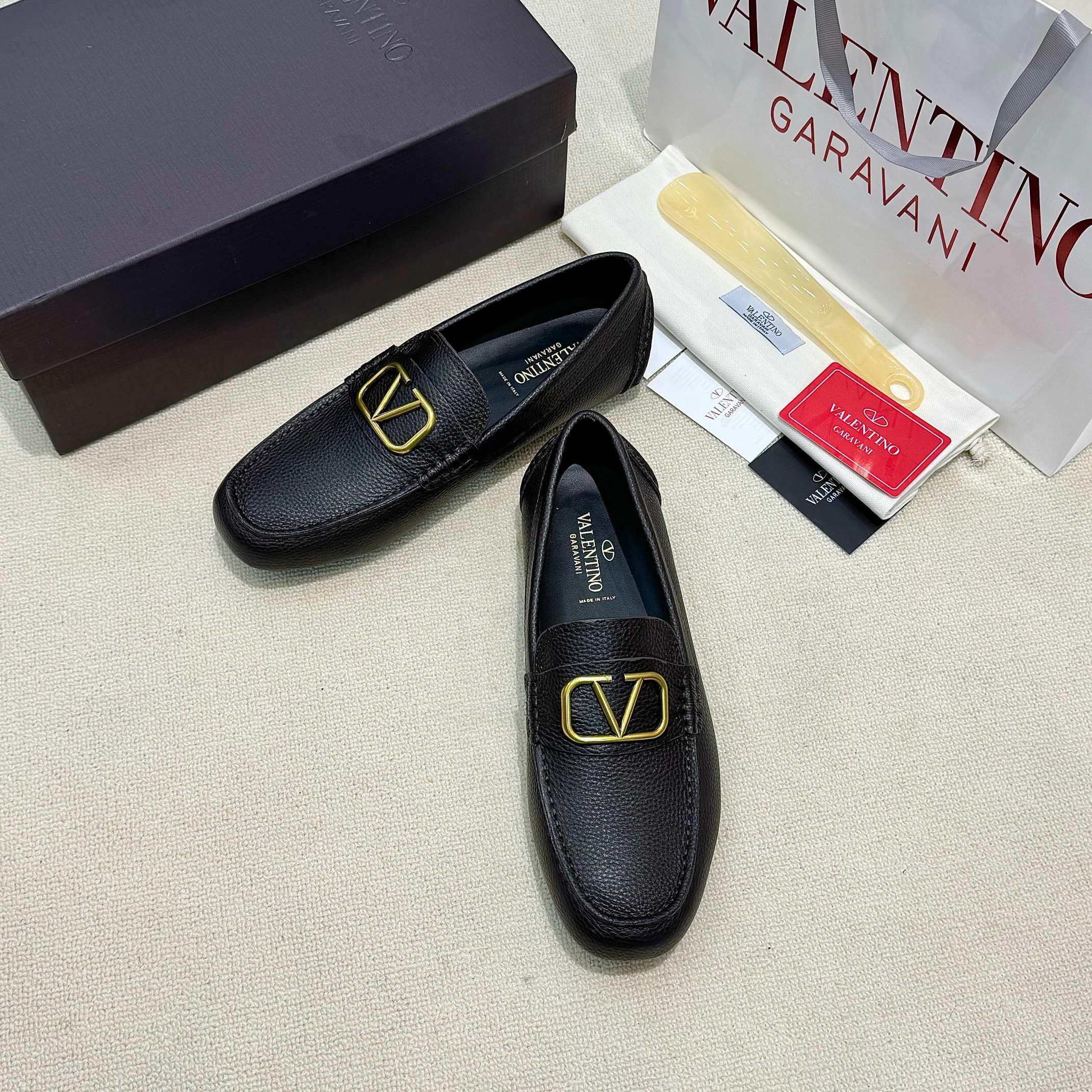 LuxluxHouse Best Quality Shoes Valentino