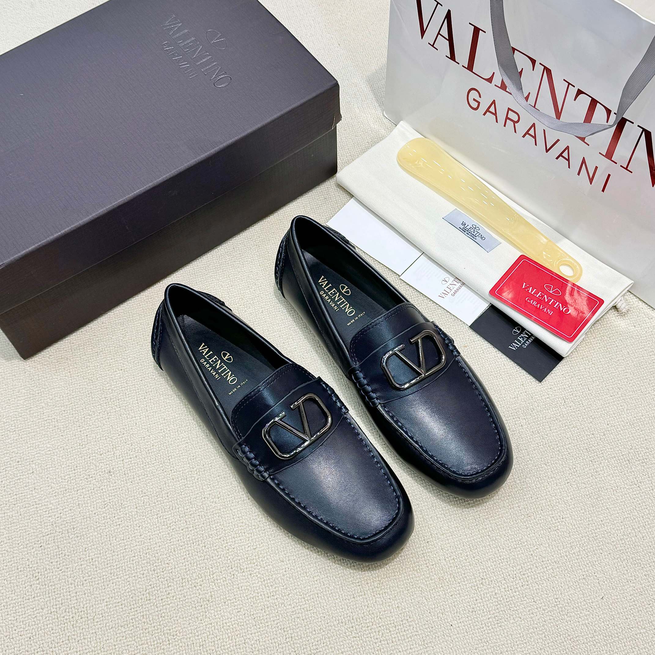 LuxluxHouse Best Quality Shoes Valentino