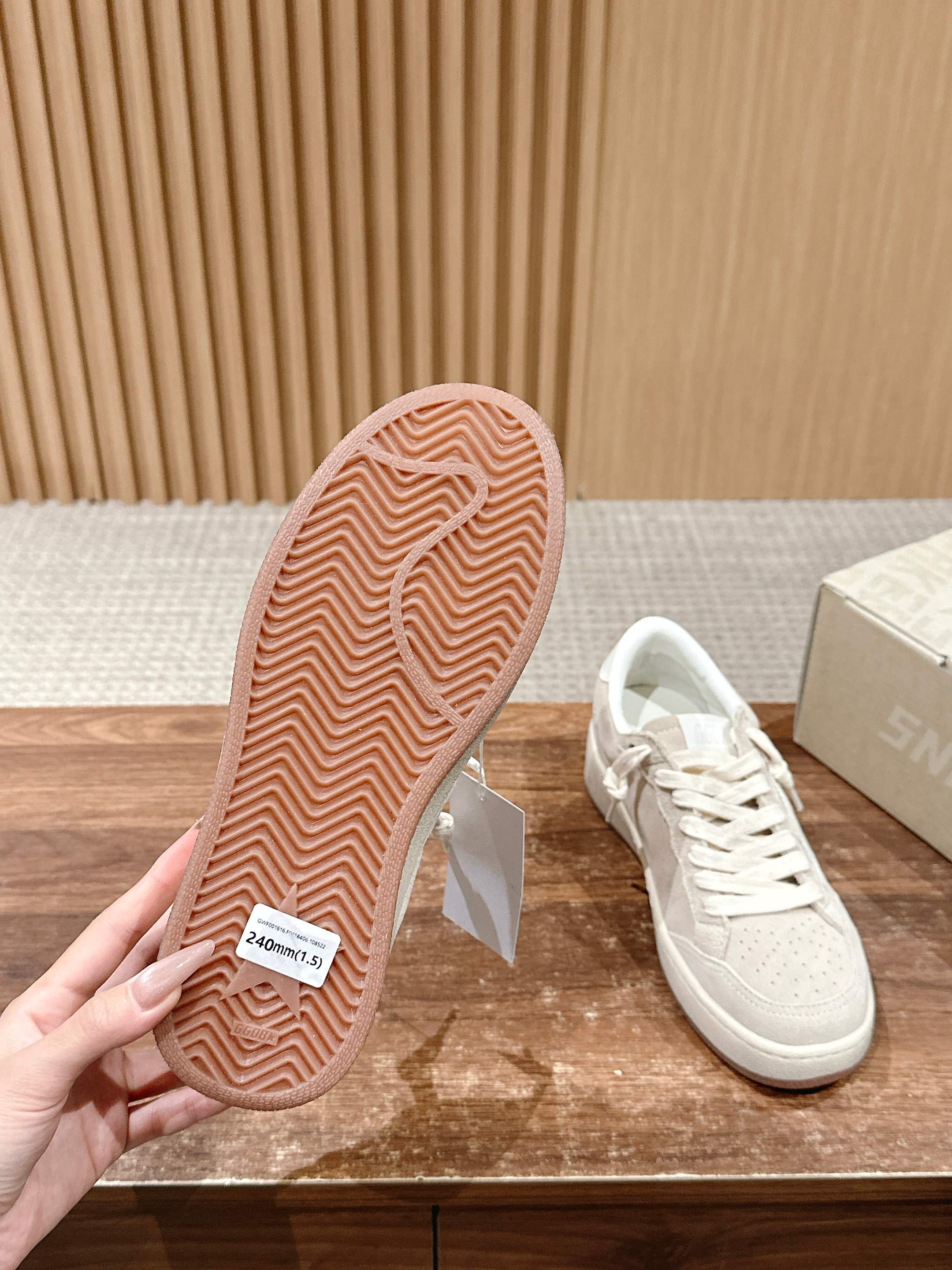 LuxluxHouse Best Quality Shoes Golden Goose