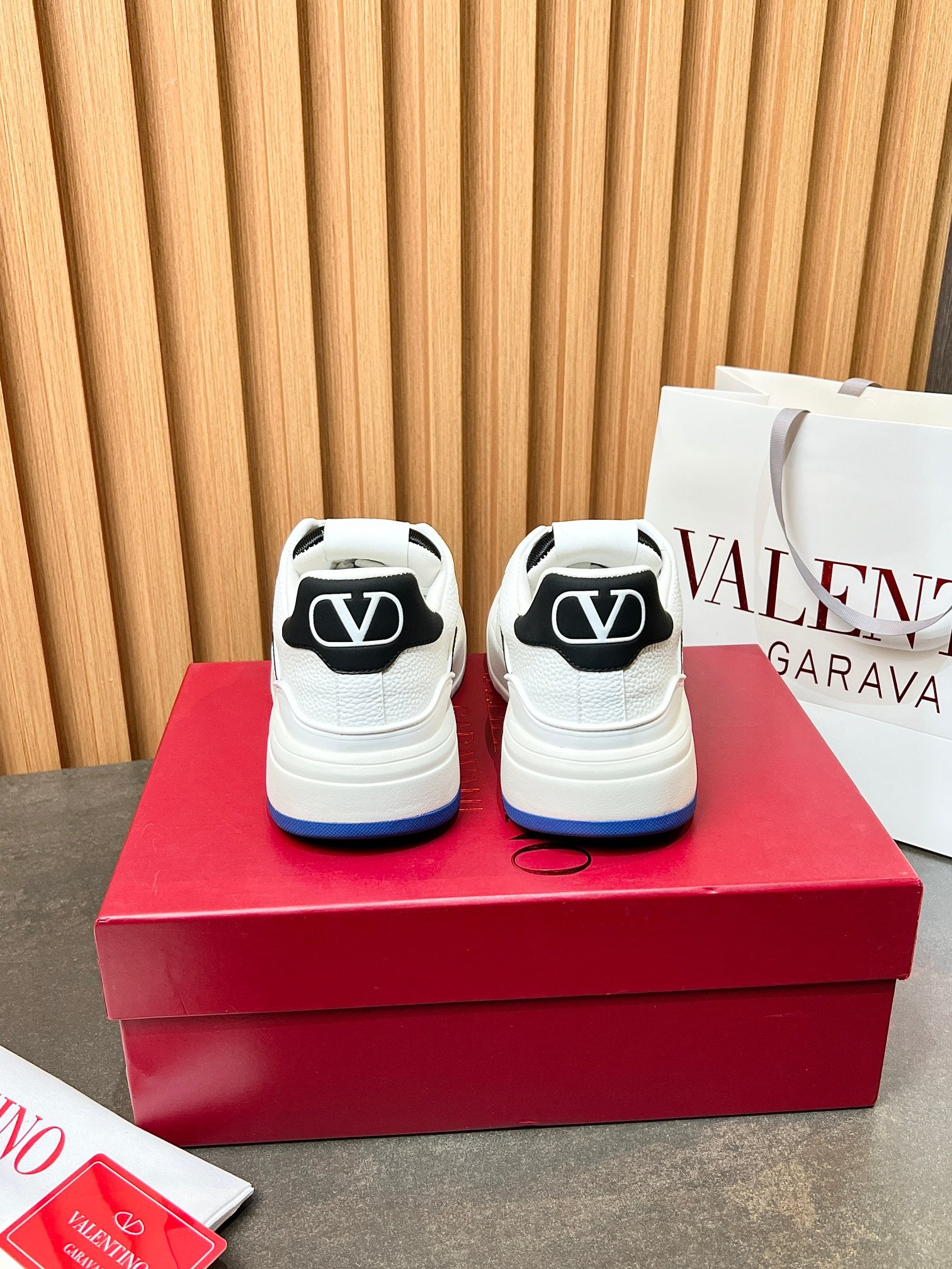 LuxluxHouse Best Quality Shoes Valentino