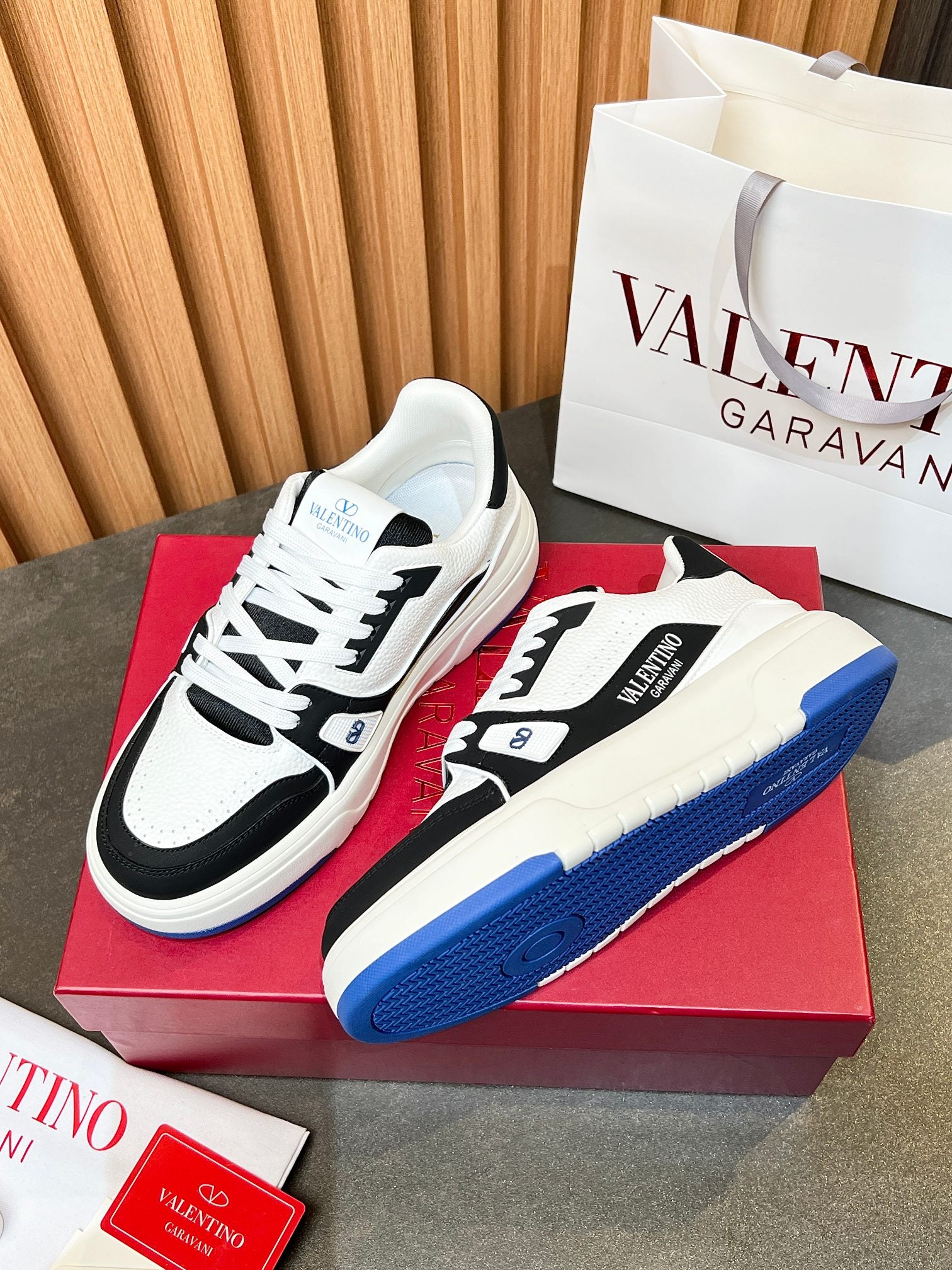 LuxluxHouse Best Quality Shoes Valentino