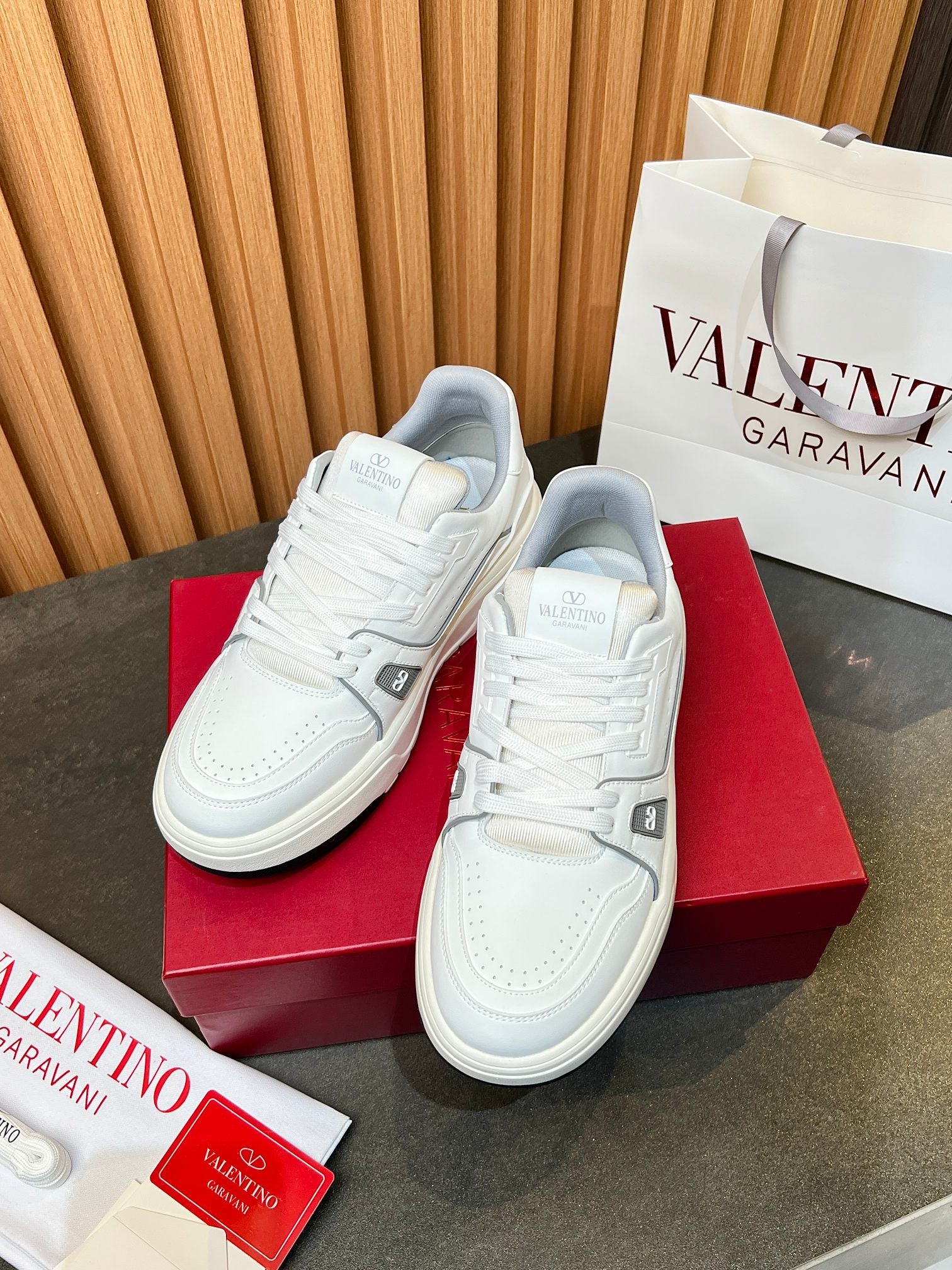 LuxluxHouse Best Quality Shoes Valentino