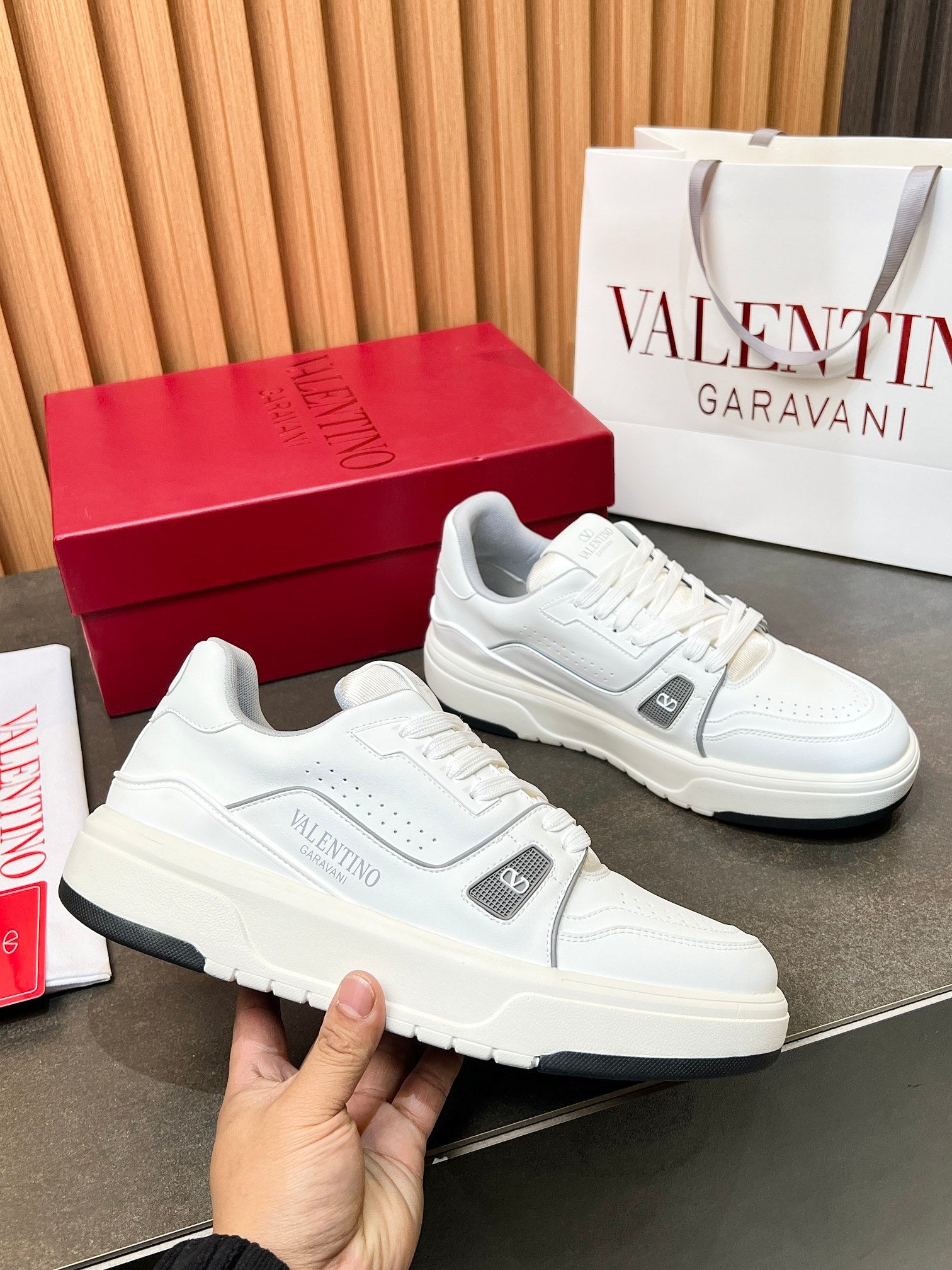 LuxluxHouse Best Quality Shoes Valentino
